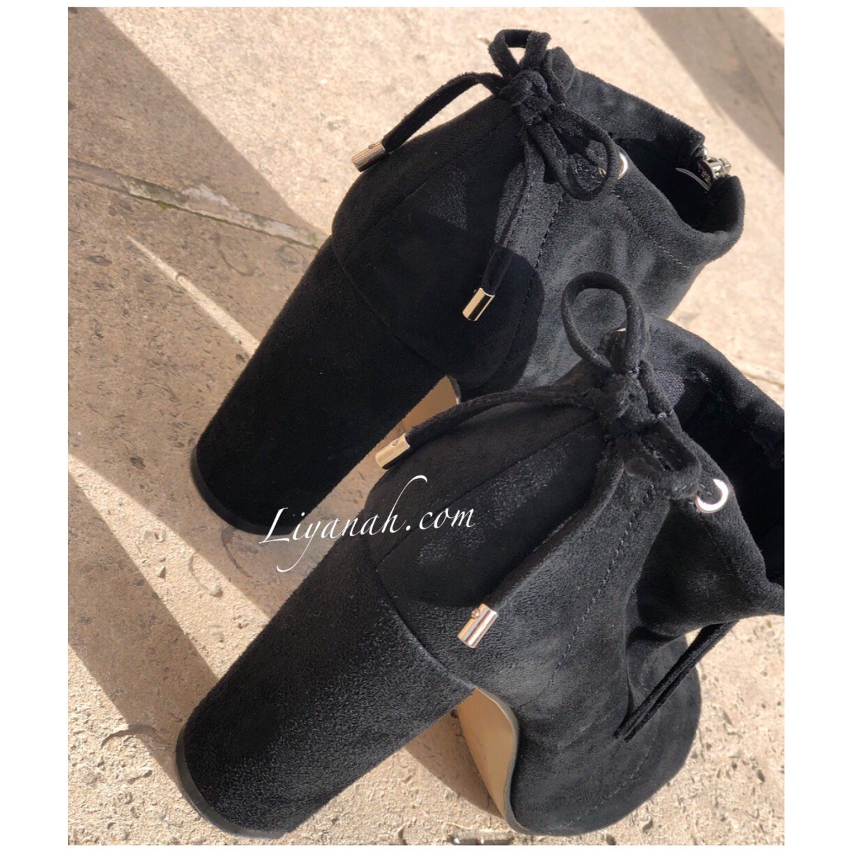 Bottines Ouvertes Aspect Daim Modèle CASSY NOIR