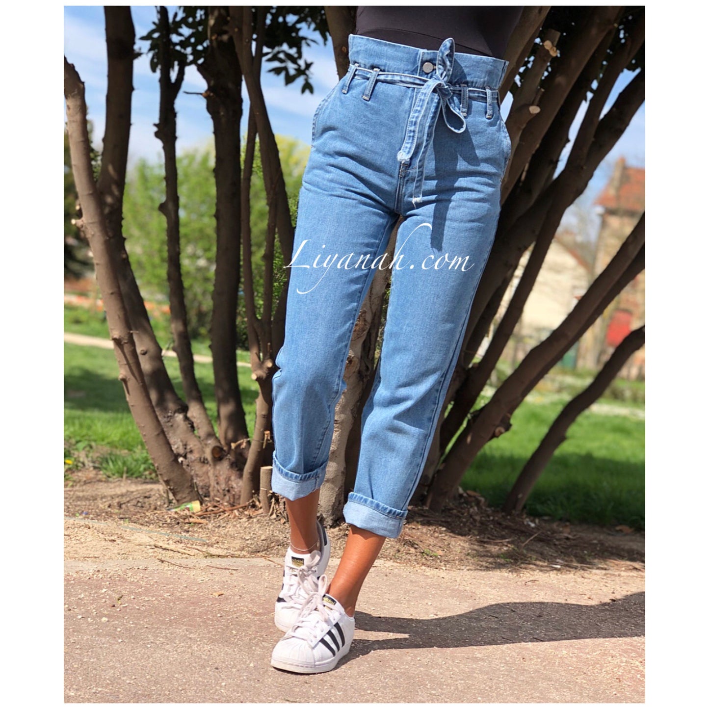 JEAN MOM BLUE Taille Haute À NOEUD Modèle DARYANA