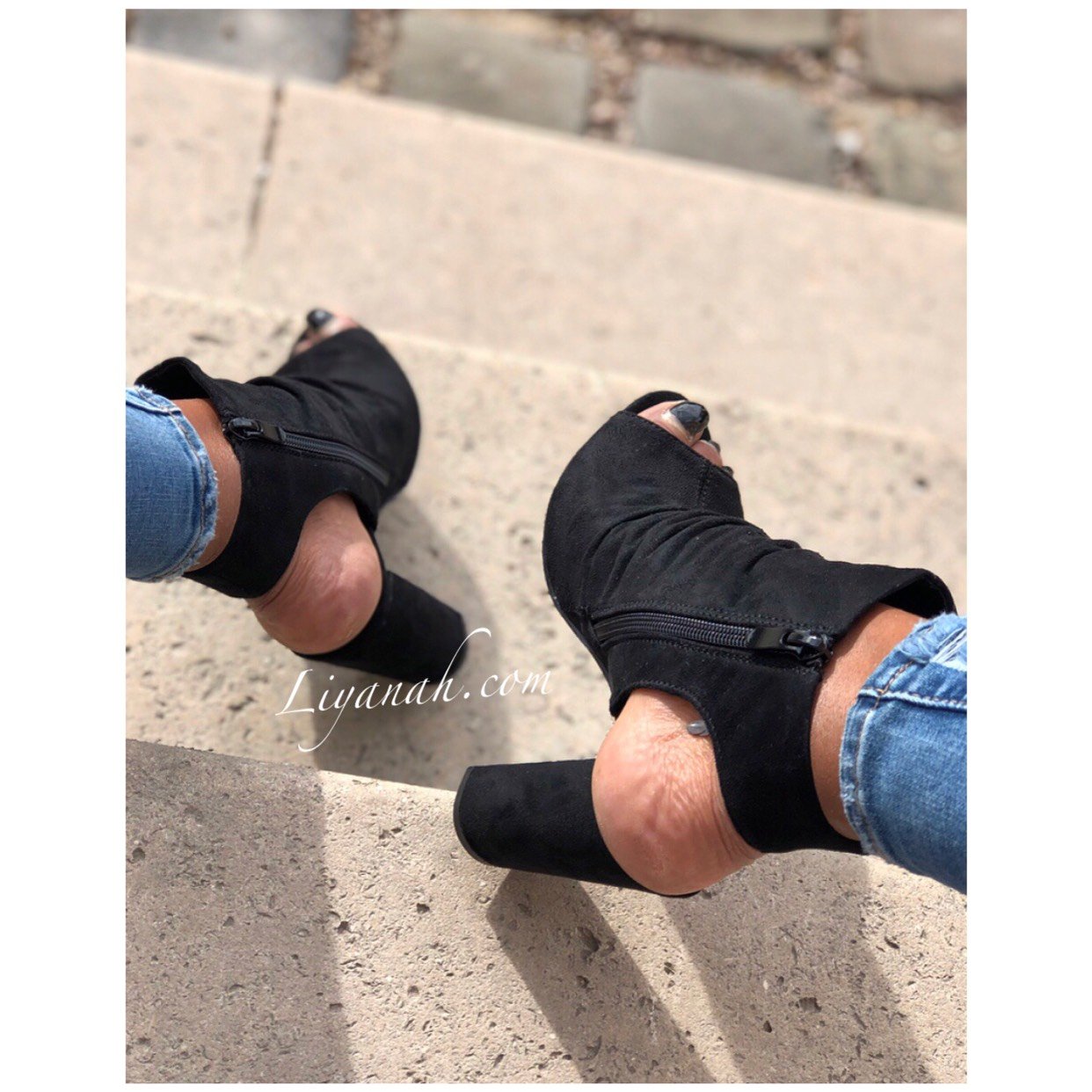 Bottines Ouvertes Aspect Daim Modèle CASSANDRE NOIR