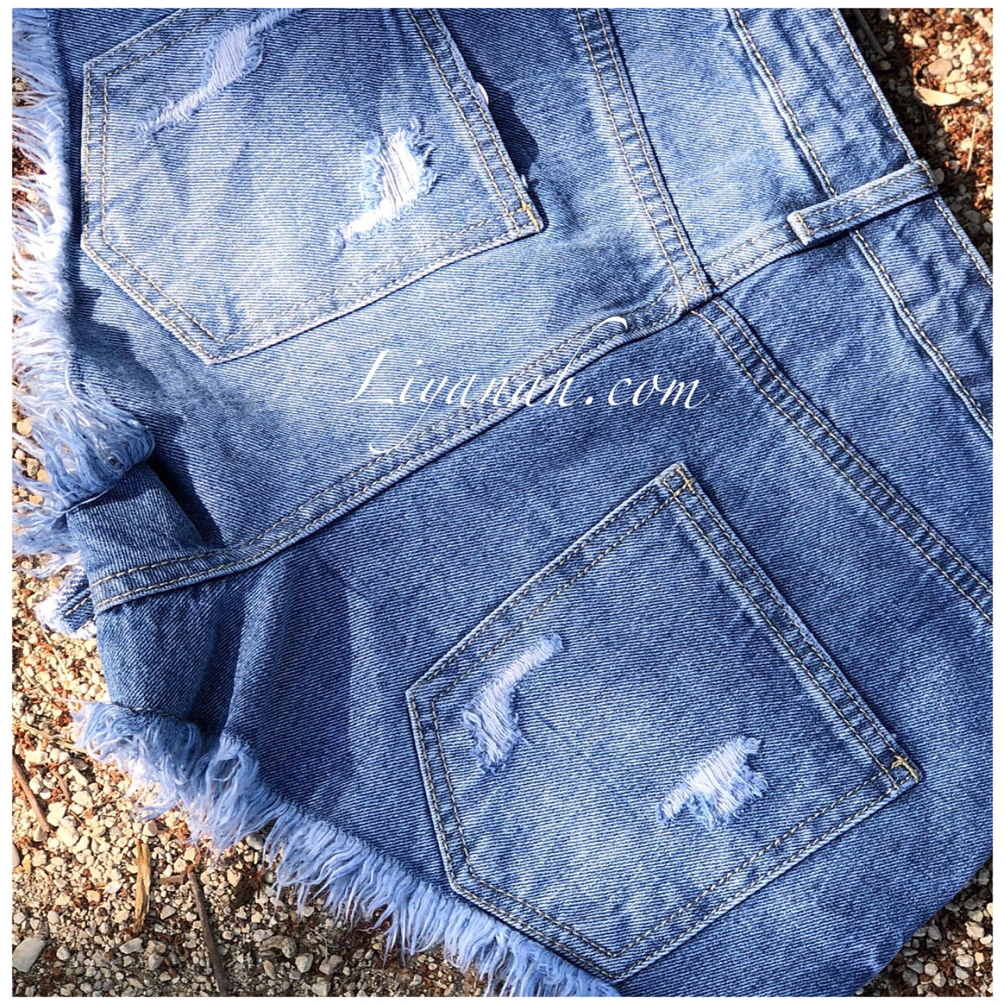 SHORT LIGHT BLUE JEAN Destroy Modèle LOUYENA