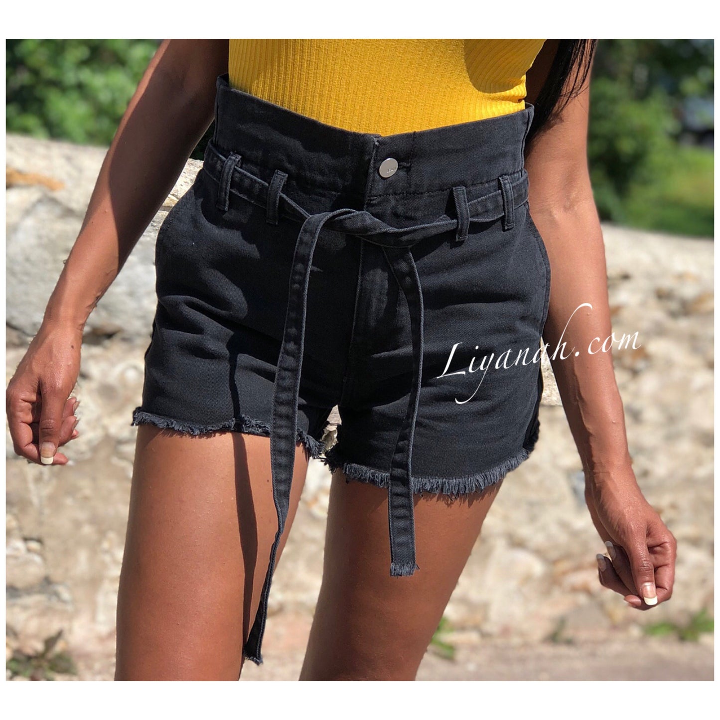 SHORT JEAN NOIR Taille Haute À NOEUD Modèle DARYANA