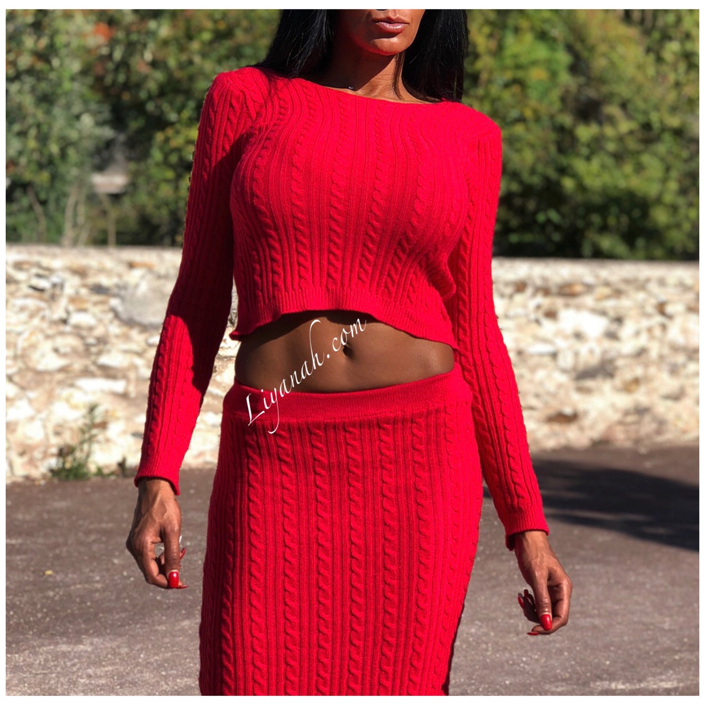 Ensemble Pull / Jupe Mi-longue Modèle ALYKA ROUGE