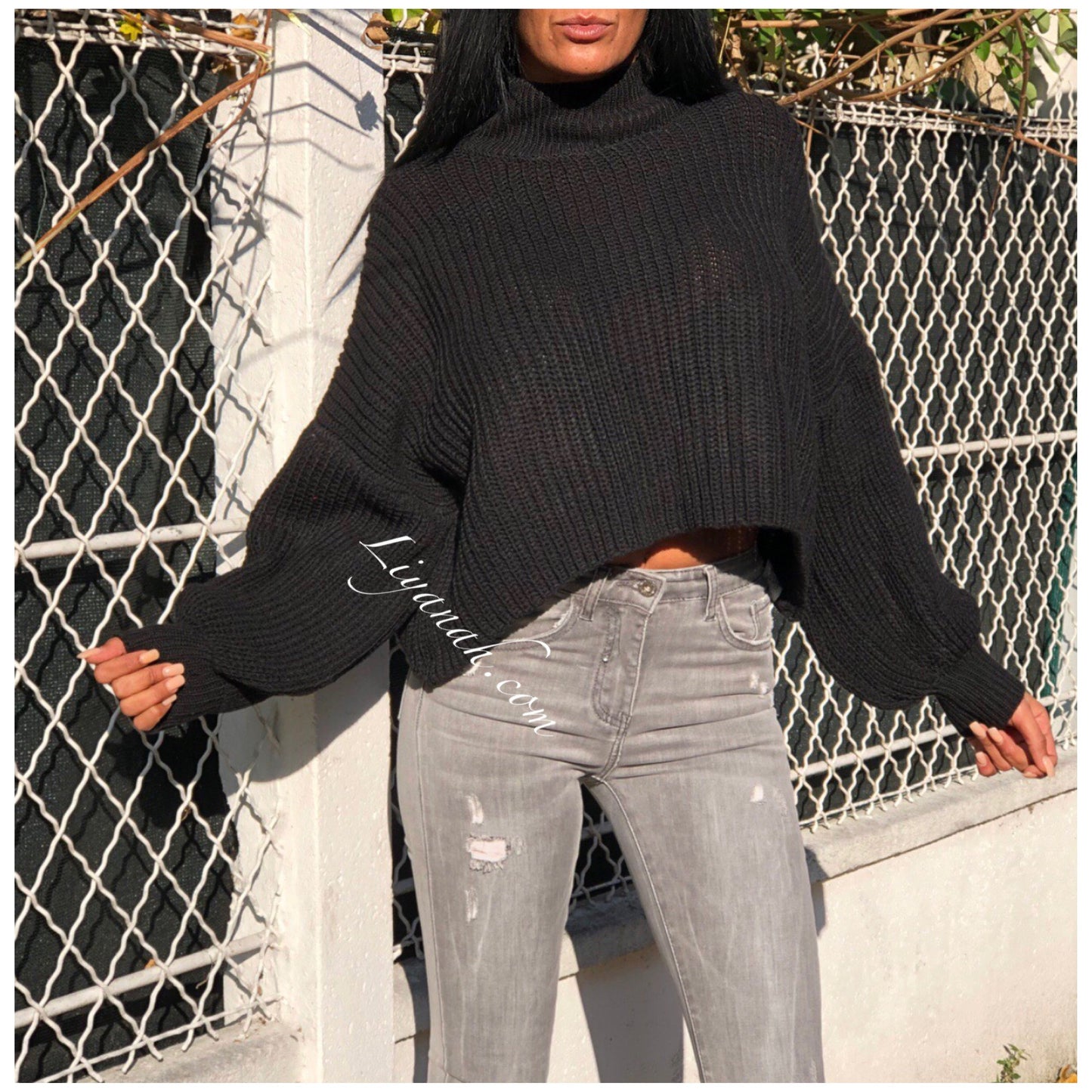 Pull Cropped Modèle FAMARYA NOIR