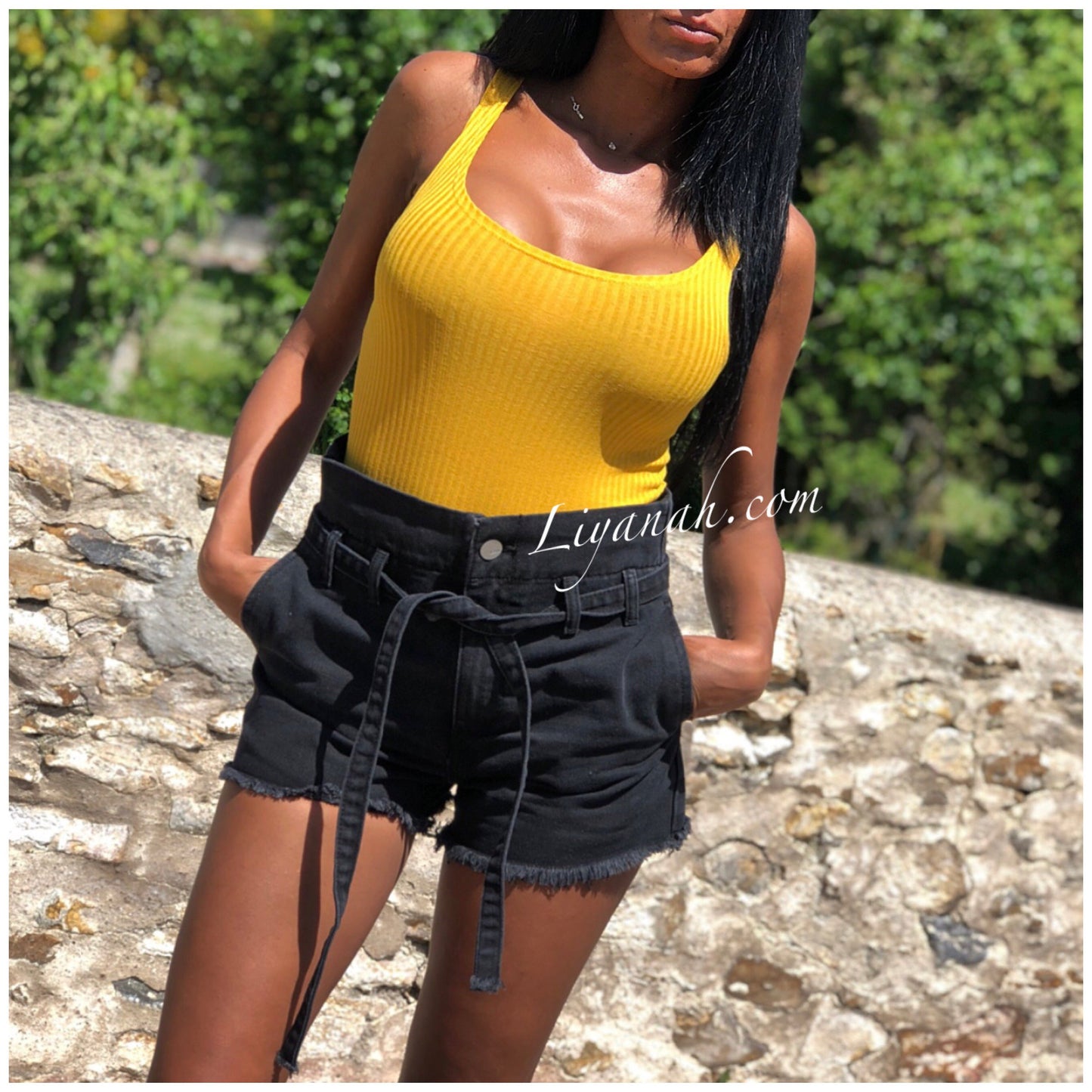 SHORT JEAN NOIR Taille Haute À NOEUD Modèle DARYANA