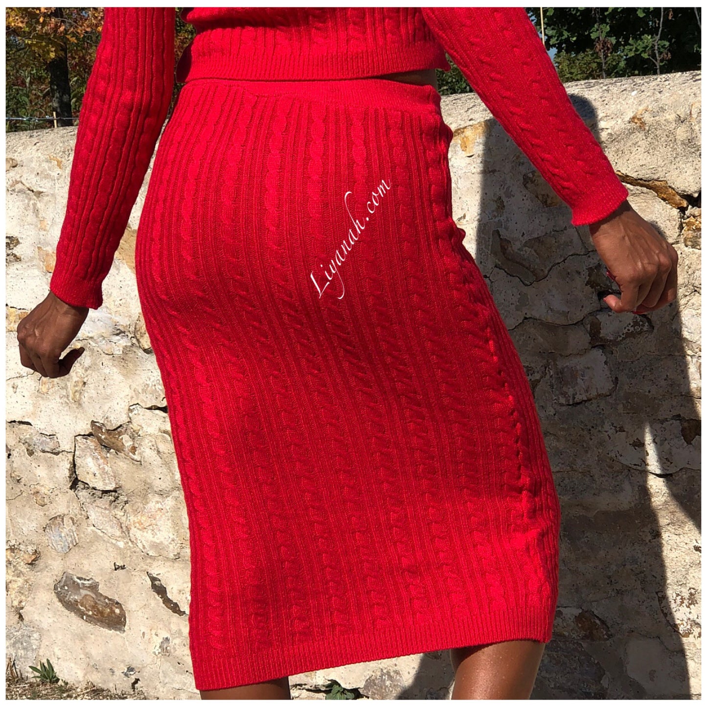 Ensemble Pull / Jupe Mi-longue Modèle ALYKA ROUGE