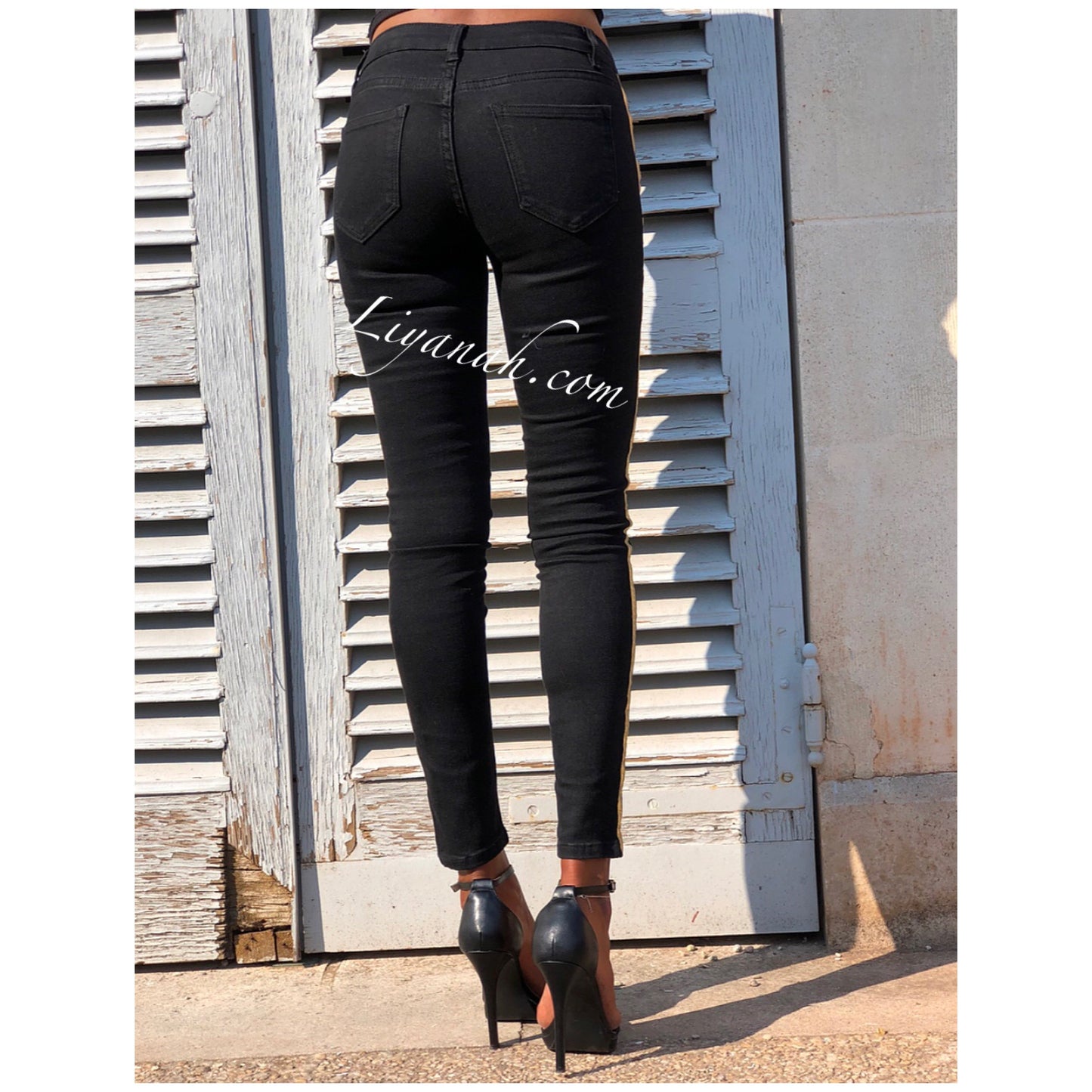 Jean Skinny Modèle KARINYA BLACK à bandes OR