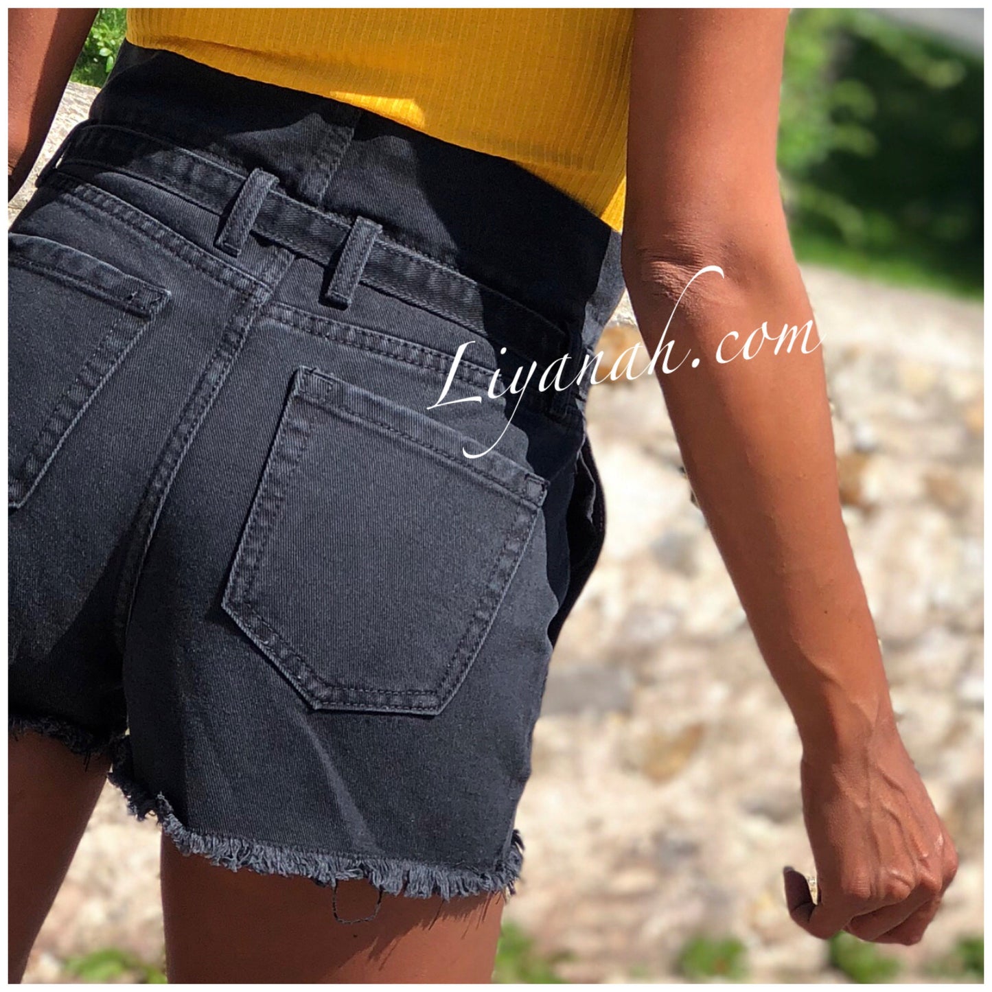 SHORT JEAN NOIR Taille Haute À NOEUD Modèle DARYANA