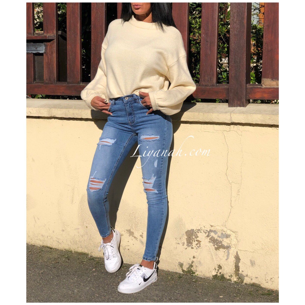 Pull Cropped Modèle TIRYA ÉCRU