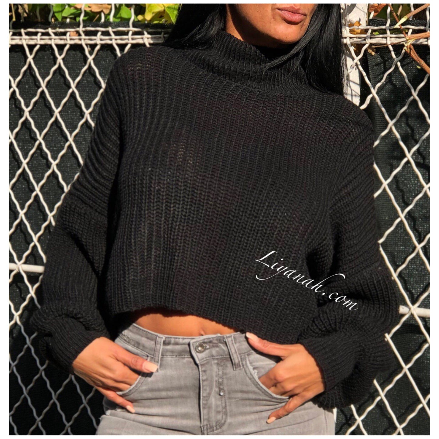 Pull Cropped Modèle FAMARYA NOIR