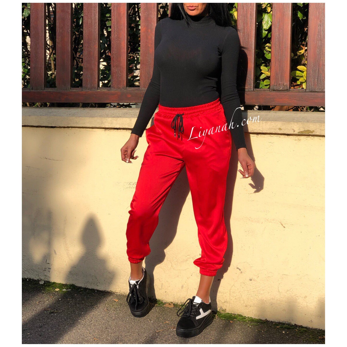 Pantalon Aspect Satin Modèle SHEYA Noir, Rouge ou Écru