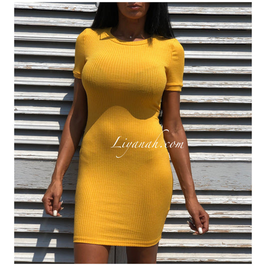 Robe Courte Modèle LENYRA JAUNE