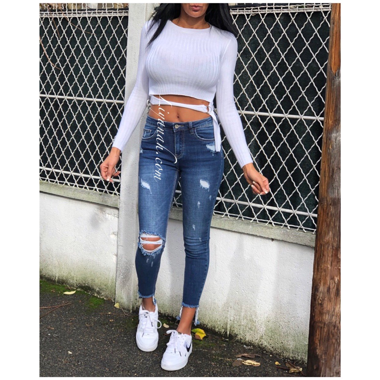 Top Cropped  Modèle CYARA NOIR ou BLANC