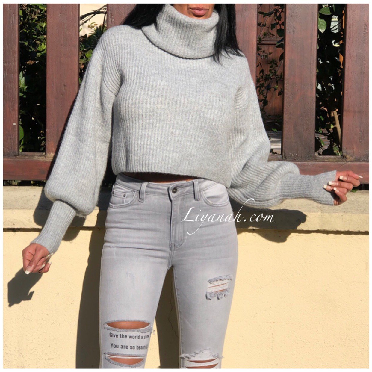 Pull Cropped Col Roulé Modèle KALARA GRIS