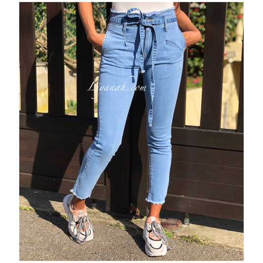 JEAN SLIM LIGHT BLUE TAILLE Haute À NOEUD Modèle HYBA