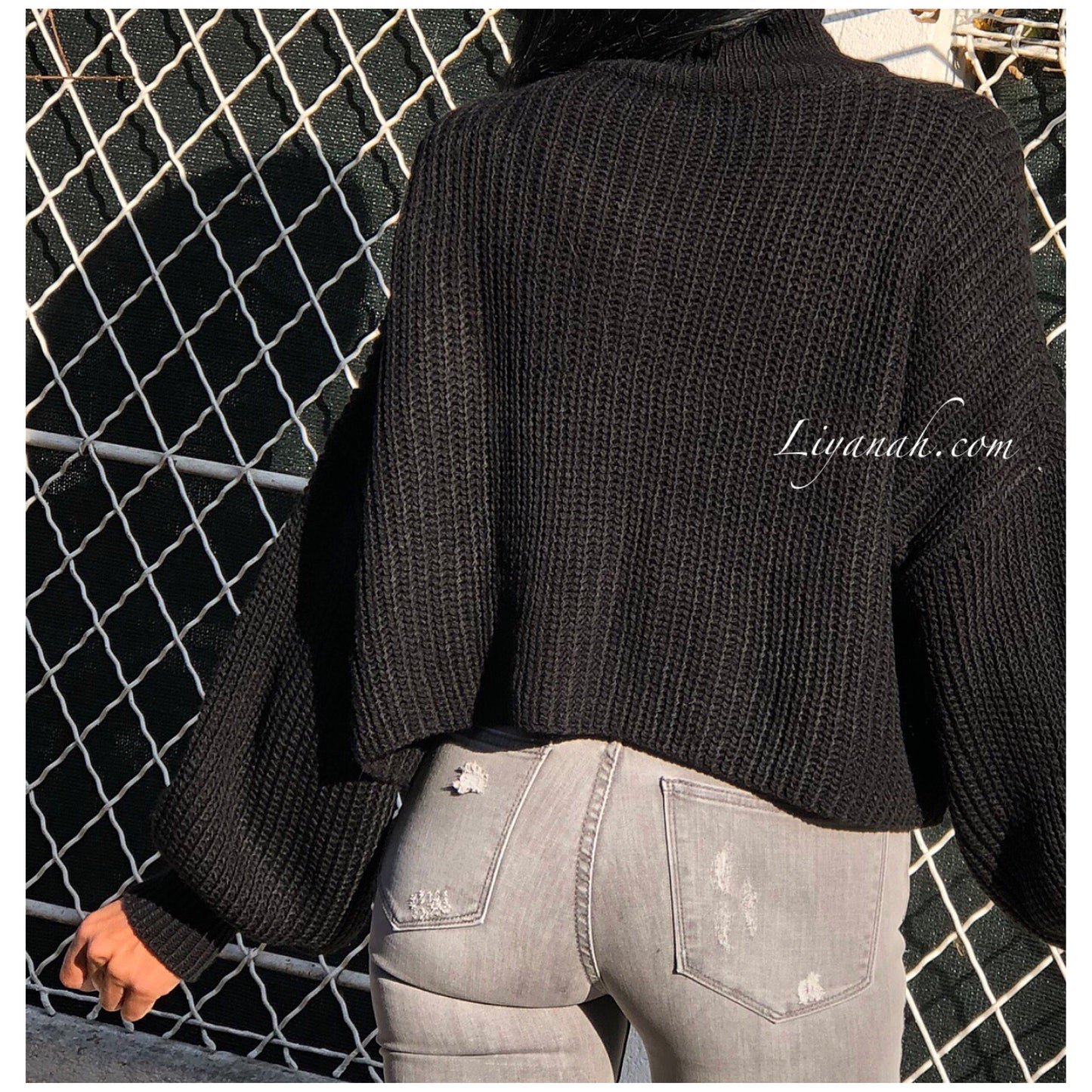 Pull Cropped Modèle FAMARYA NOIR