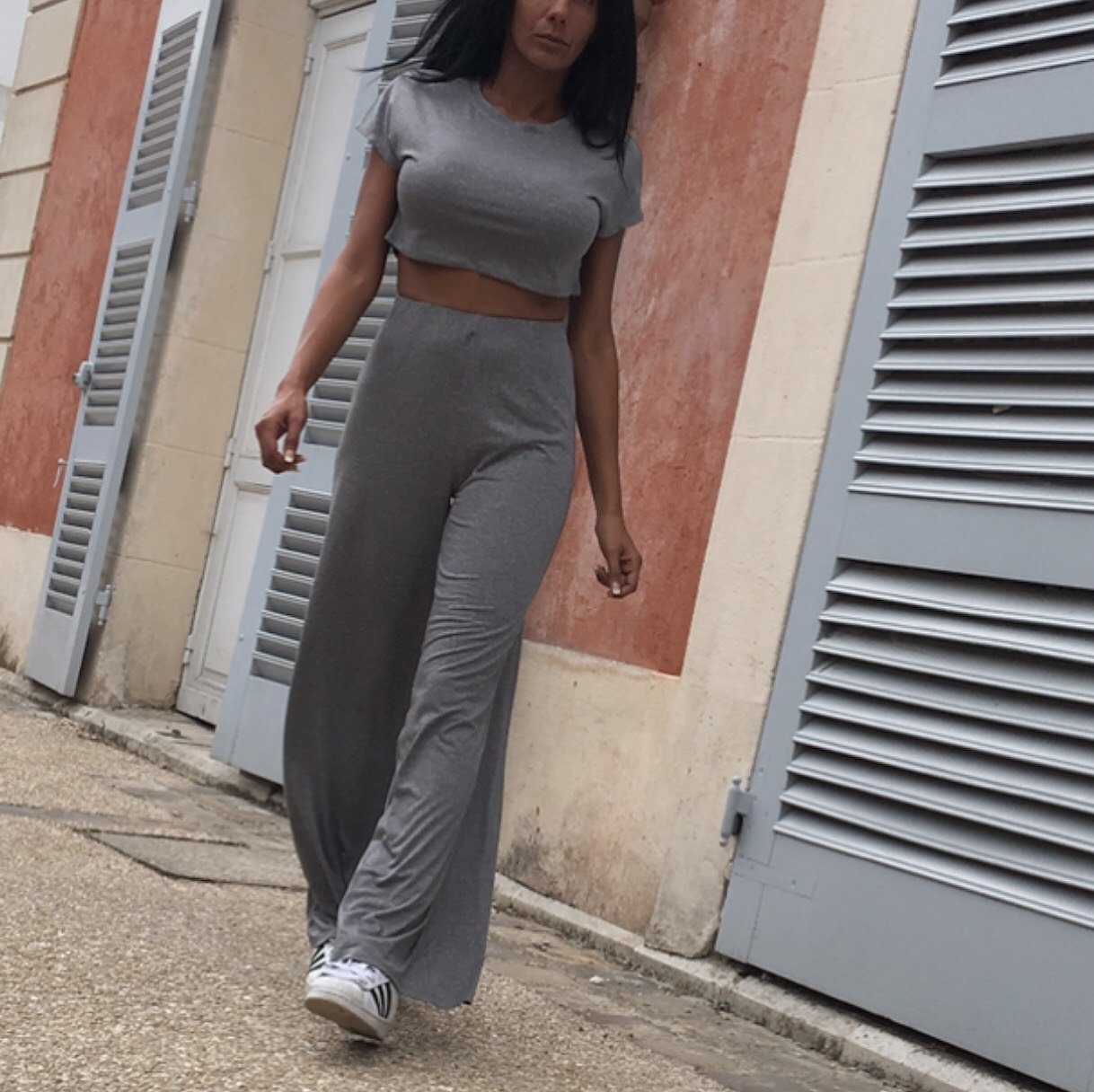 Ensemble MADYANE GRIS Crop Top / Pantalon