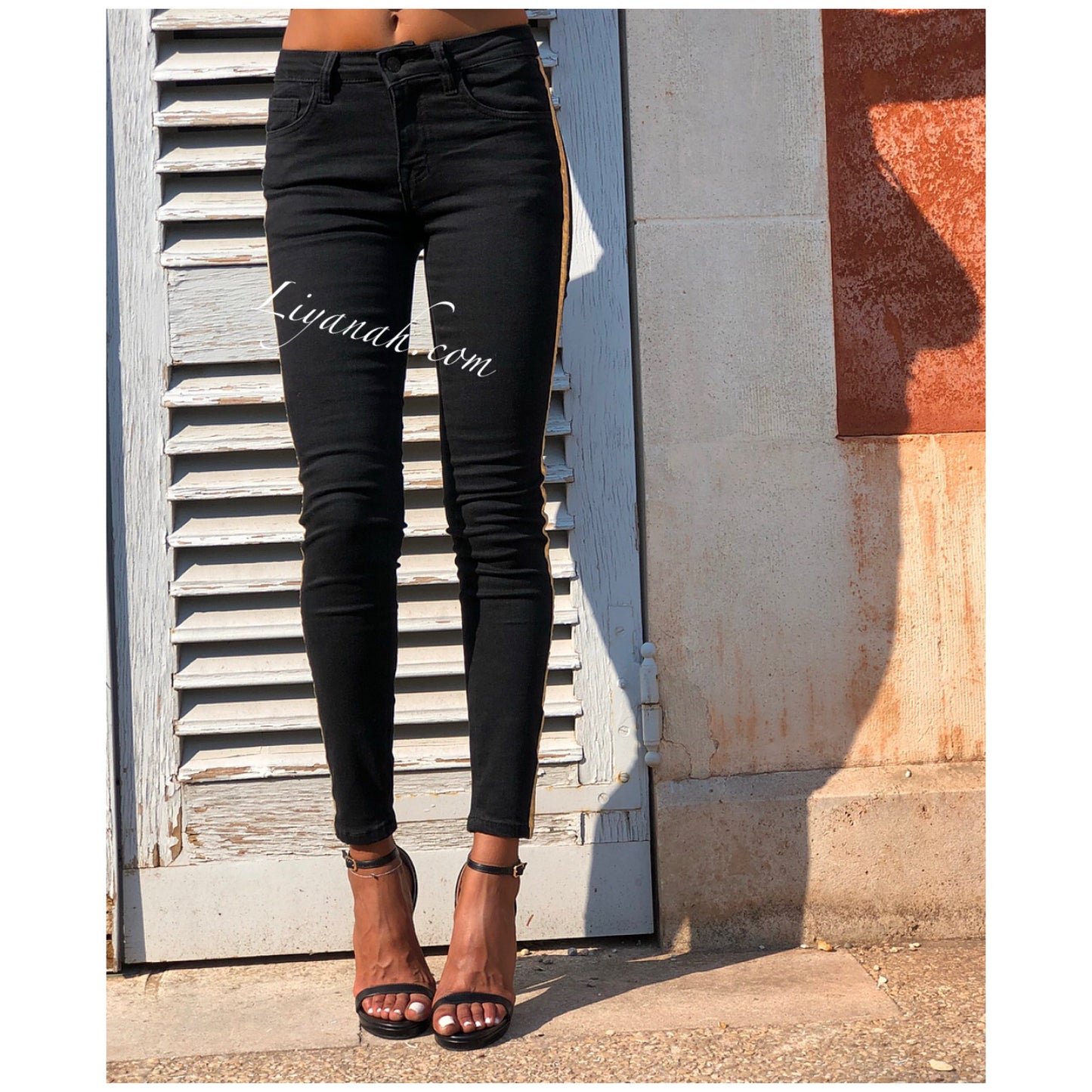 Jean Skinny Modèle KARINYA BLACK à bandes OR