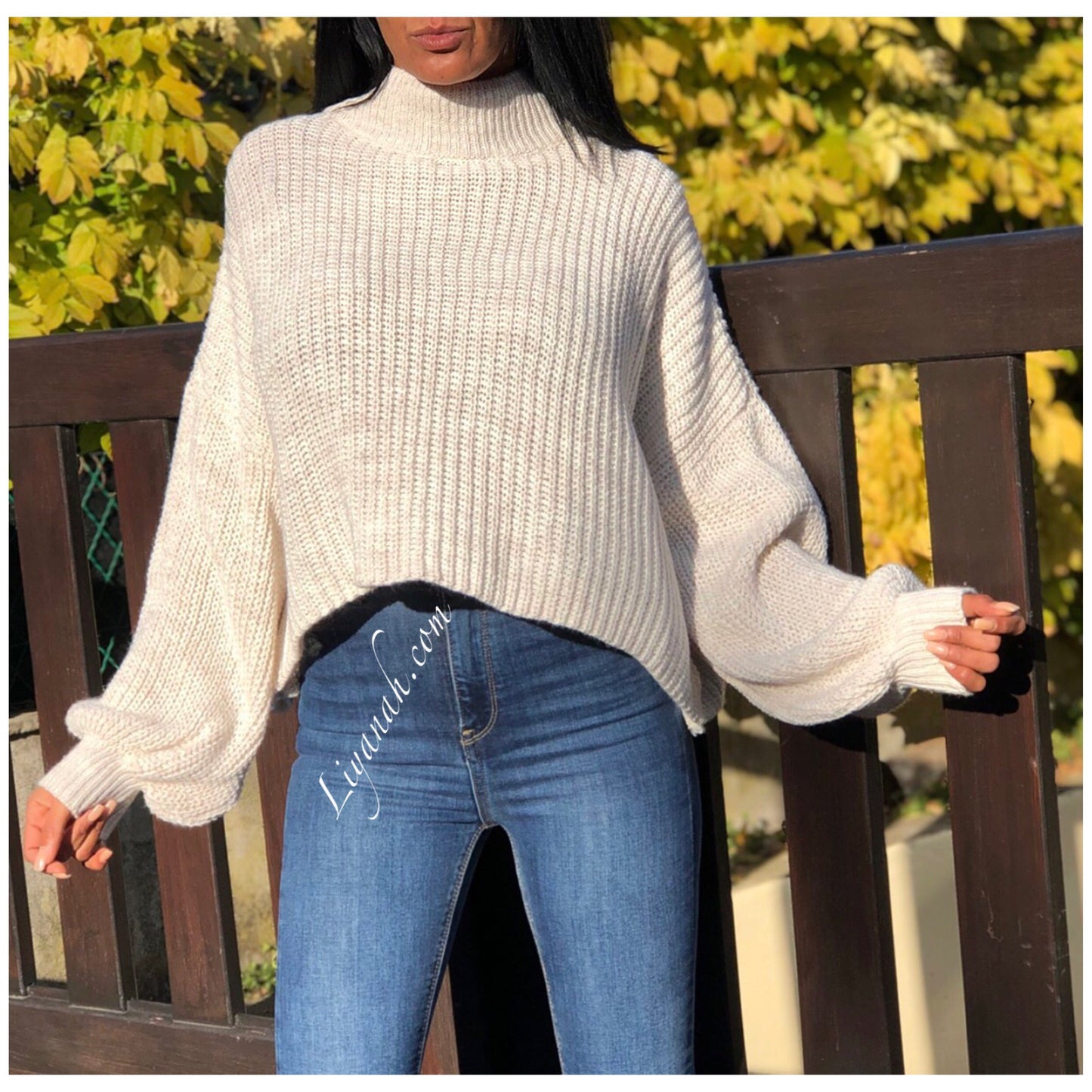 Pull Cropped Modèle FAMARYA ÉCRU