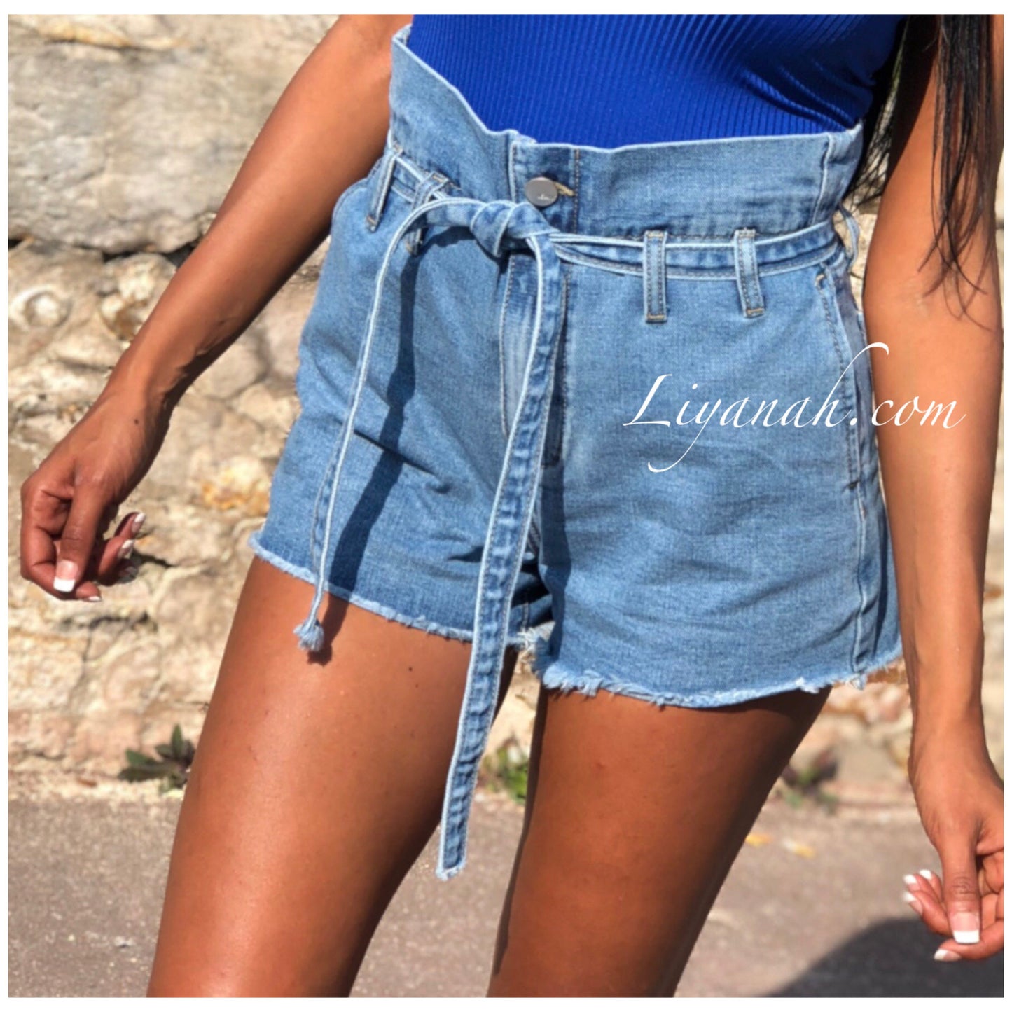 SHORT JEAN BLUE Taille Haute À NOEUD Modèle DARYANA