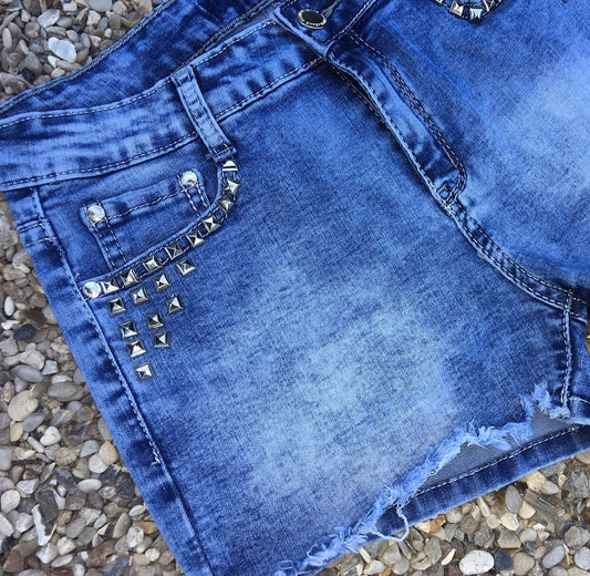 SHORT EN JEAN avec CLOUS