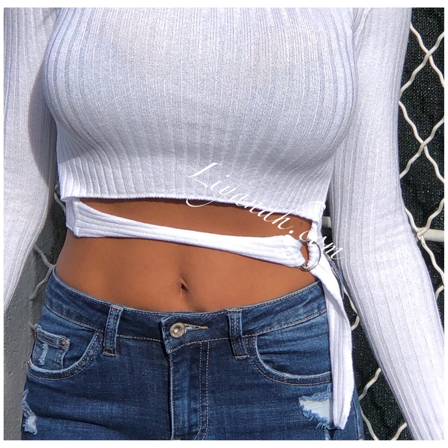 Top Cropped  Modèle CYARA NOIR ou BLANC