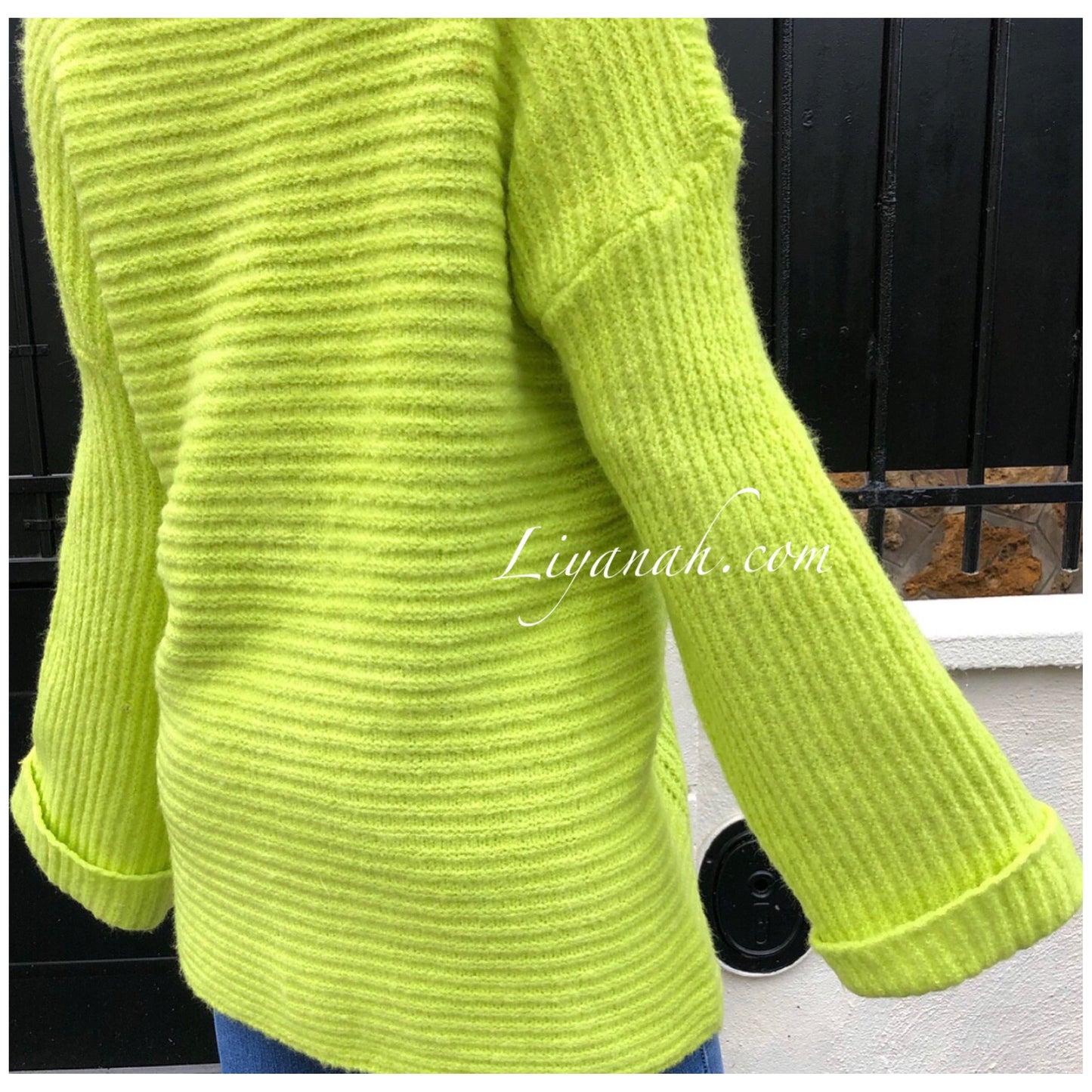 Pull Mi-Long Modèle TAYA VERT FLUO