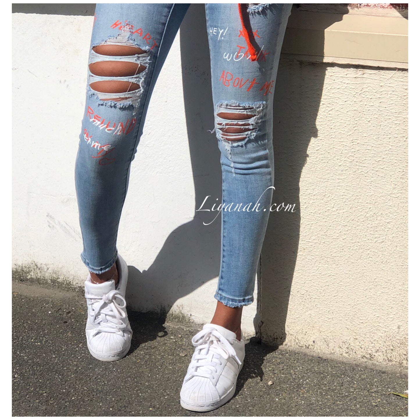 Jean Skinny DESTROY / LIGHT BLUE Modèle KIYA avec écritures Orange/Blanc