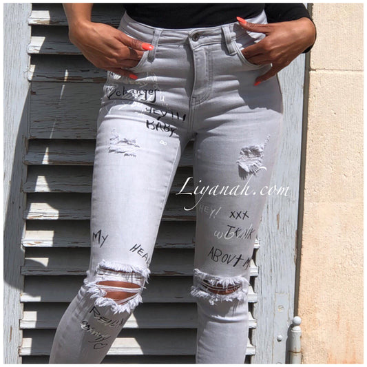 Jean Skinny DESTROY / LIGHT GREY Modèle KIYA avec écritures Noir/Blanc