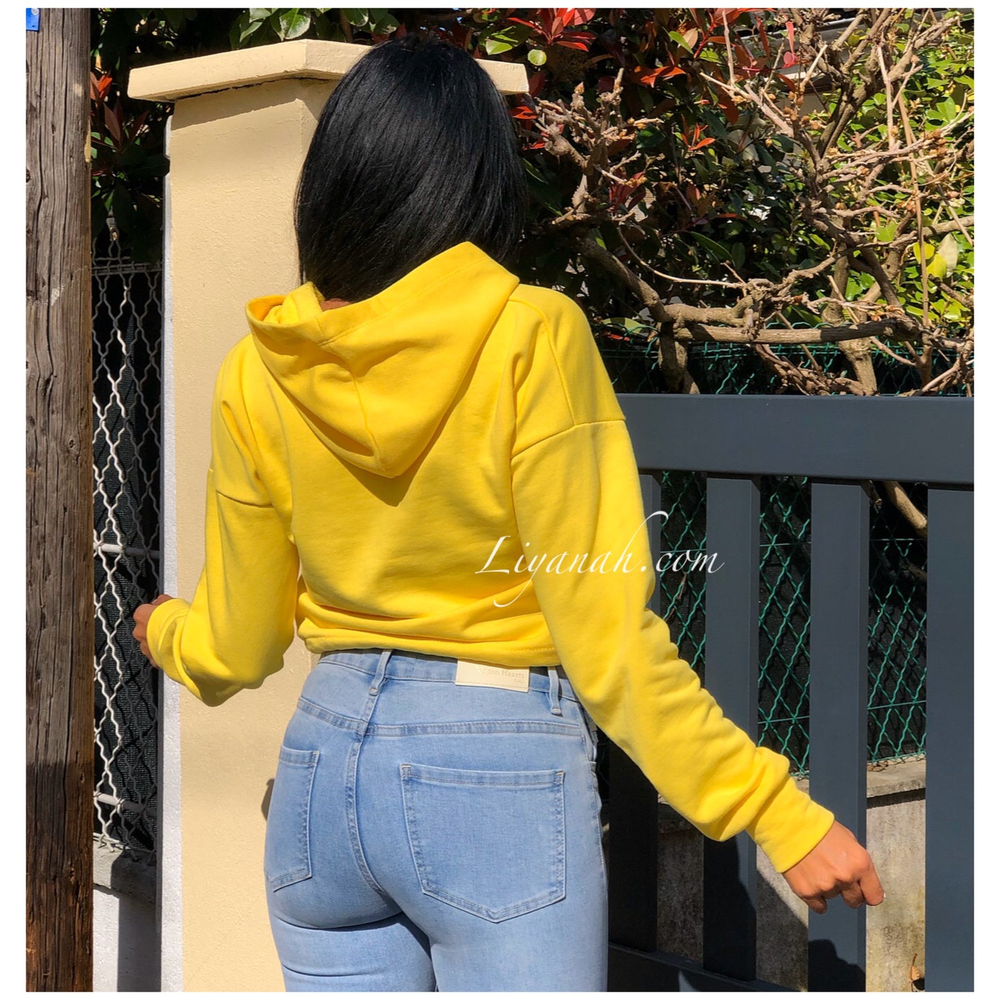 SWEAT Cropped à capuche Modèle EISHA JAUNE