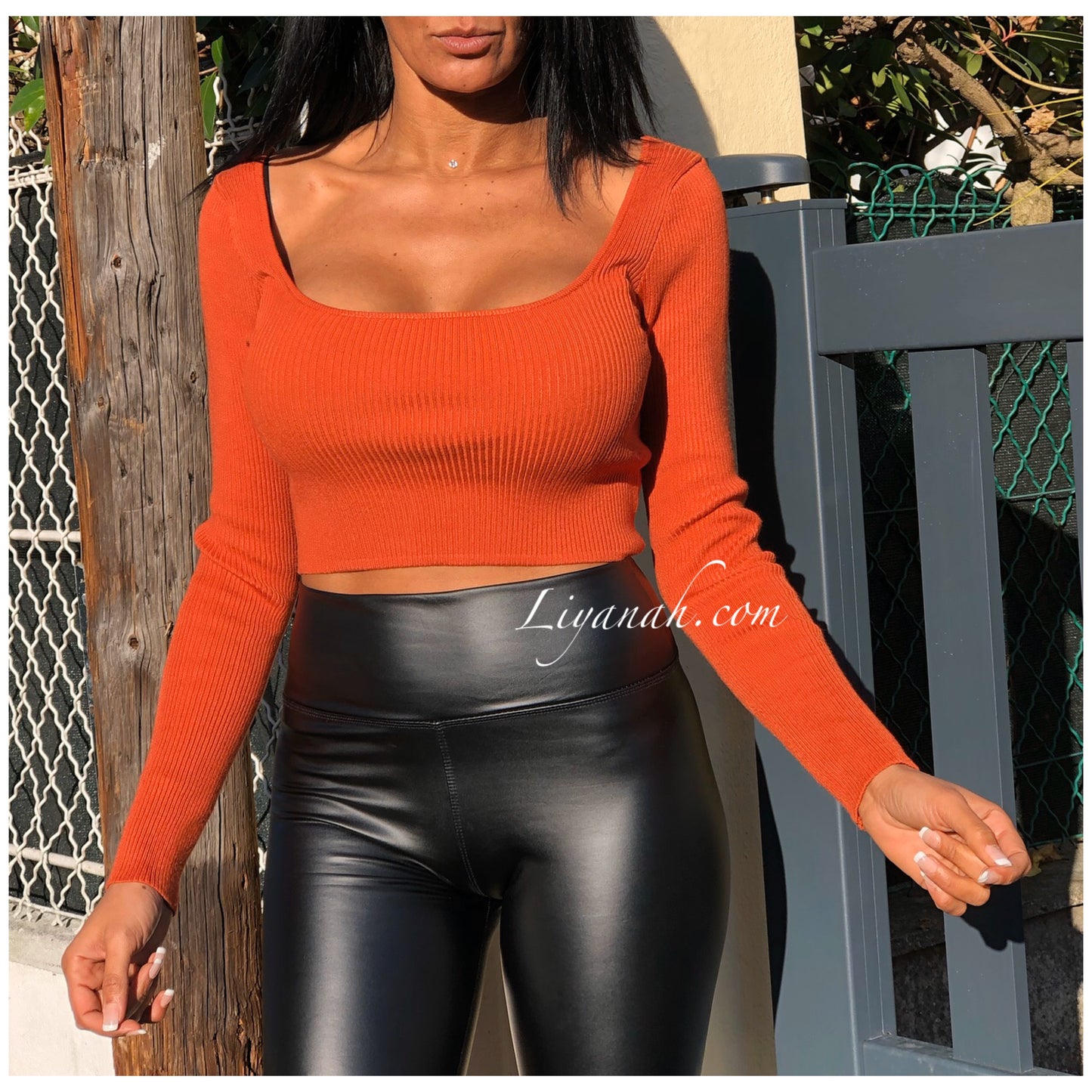 Pull Crop Top Modèle MAVALA ROUILLE