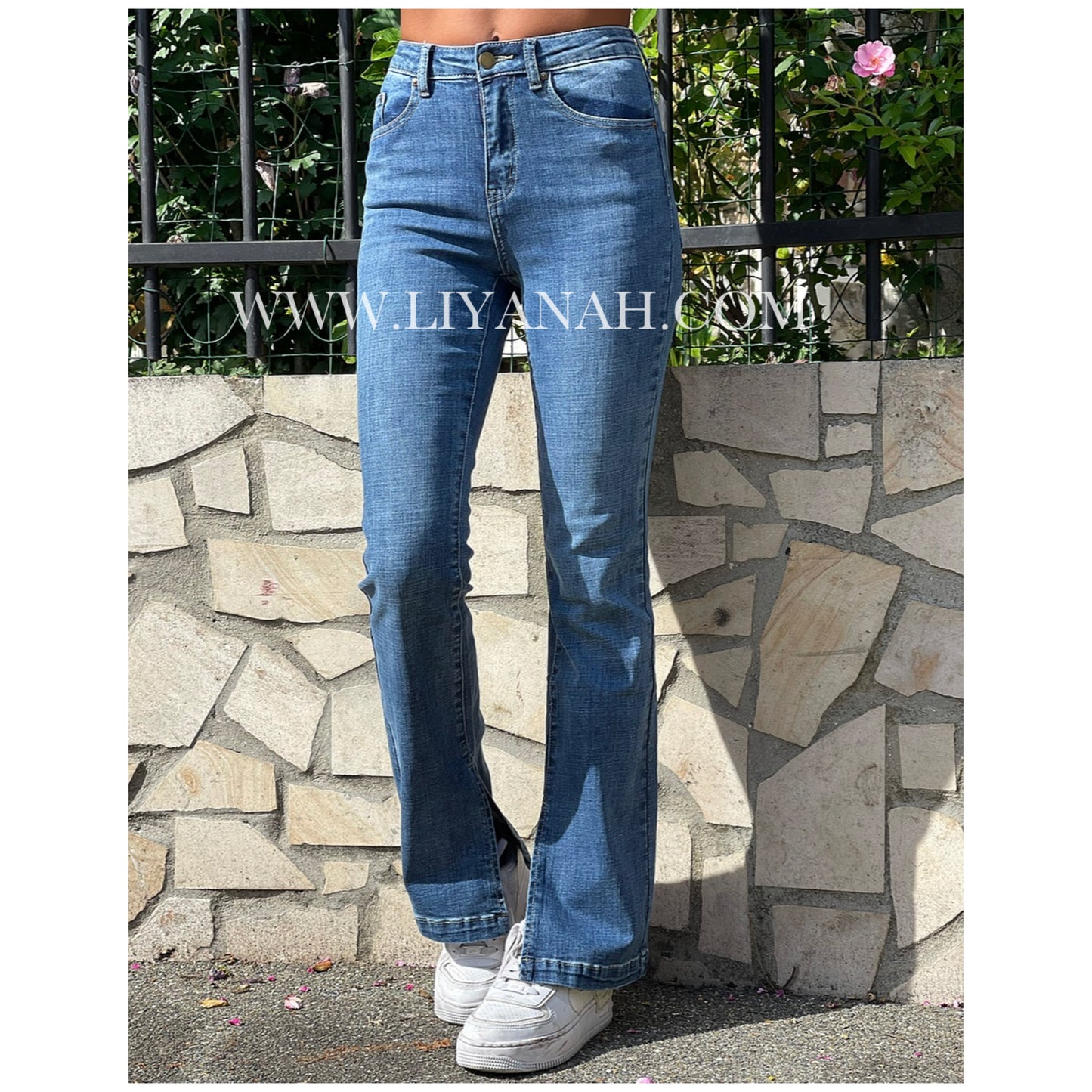 Jean Flare fit split hem Modèle YASSA Blue