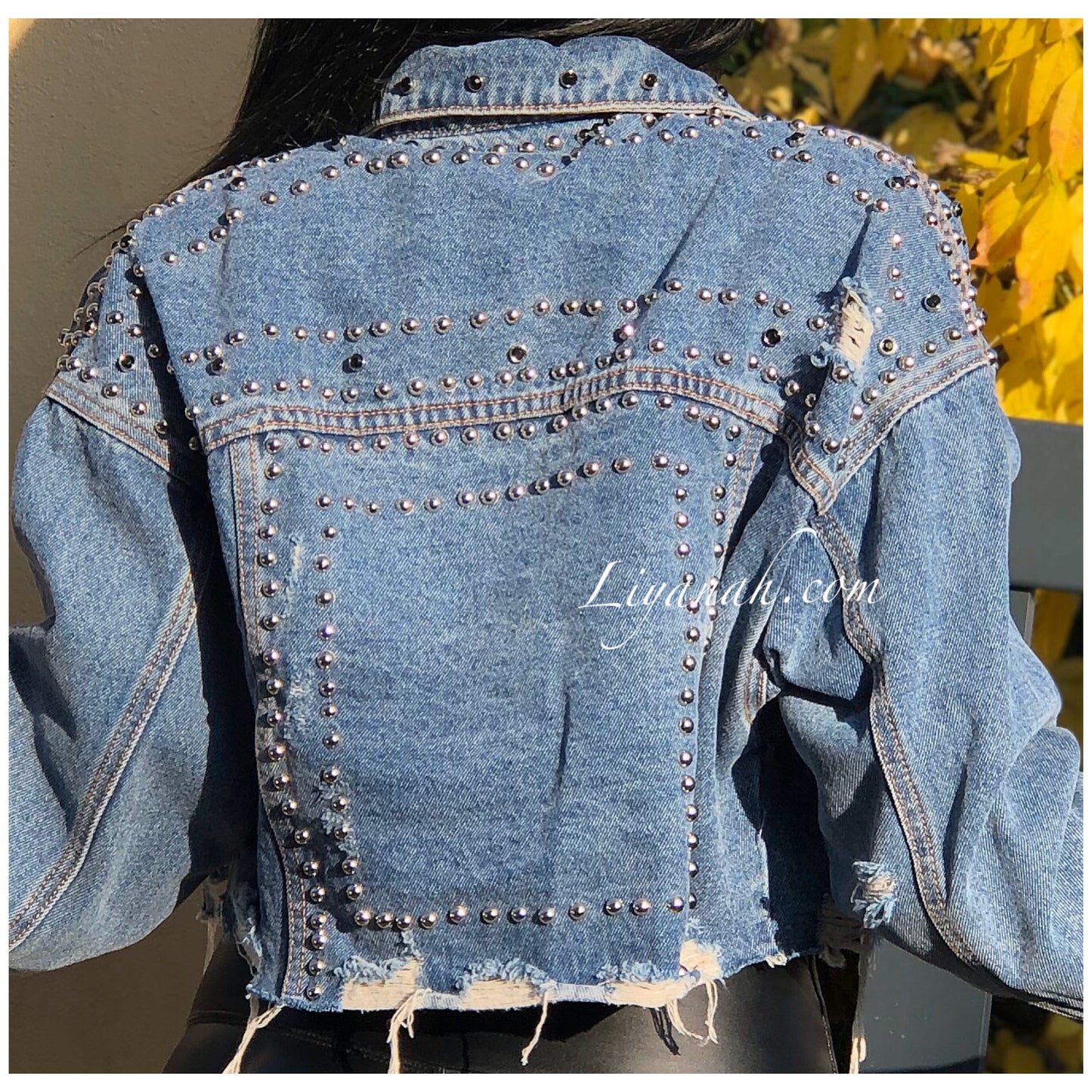 VESTE JEAN COURTE BLUE À CLOUS Modèle SANYARA