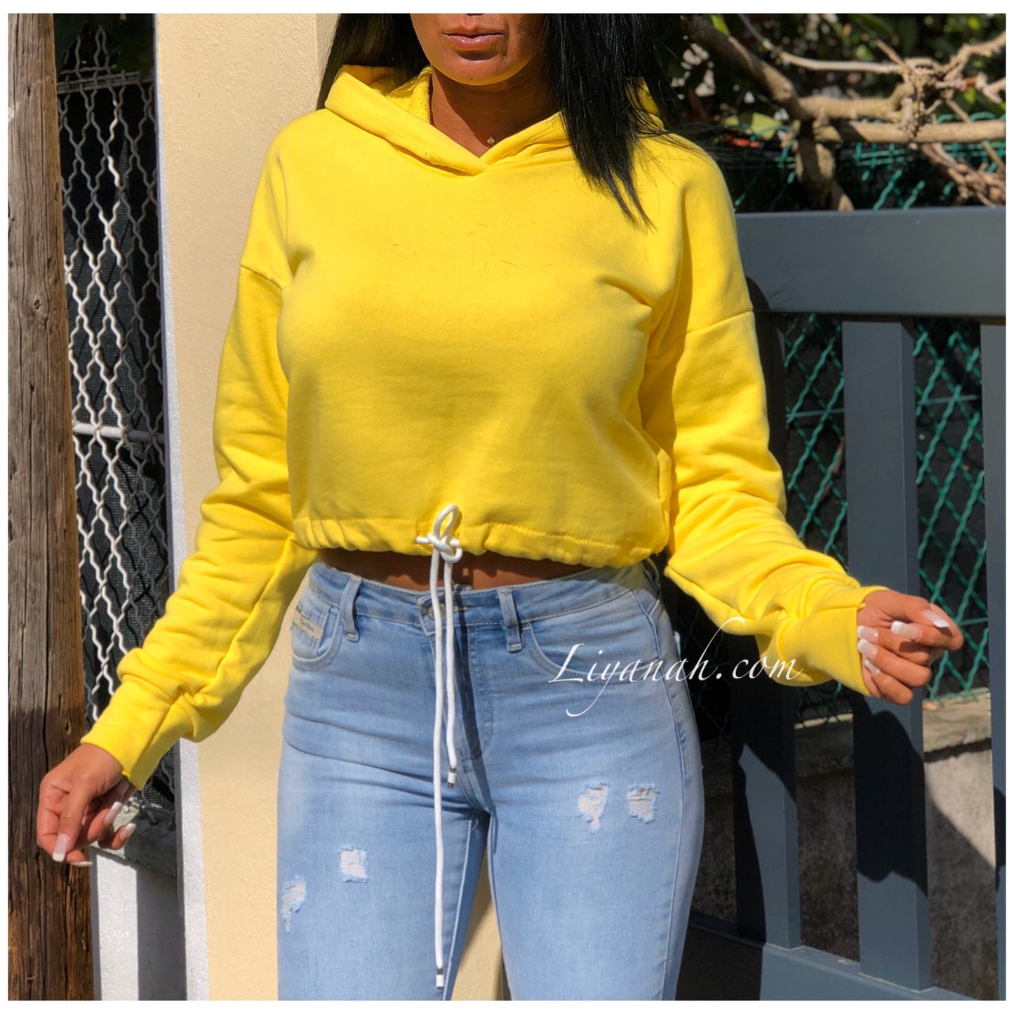 SWEAT Cropped à capuche Modèle EISHA JAUNE