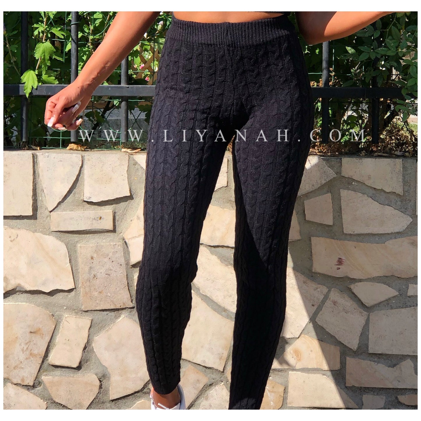 Ensemble Crop Top + Legging Modèle SVANA NOIR