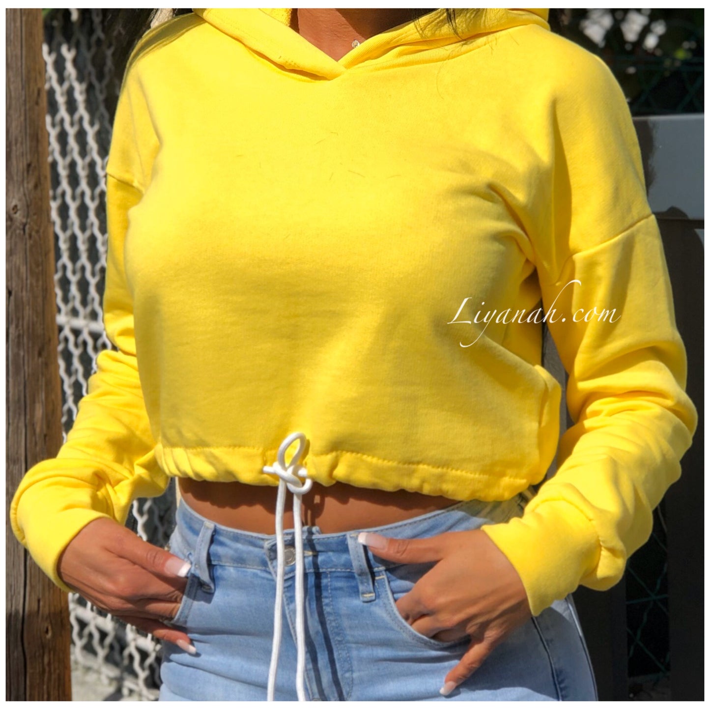 SWEAT Cropped à capuche Modèle EISHA JAUNE