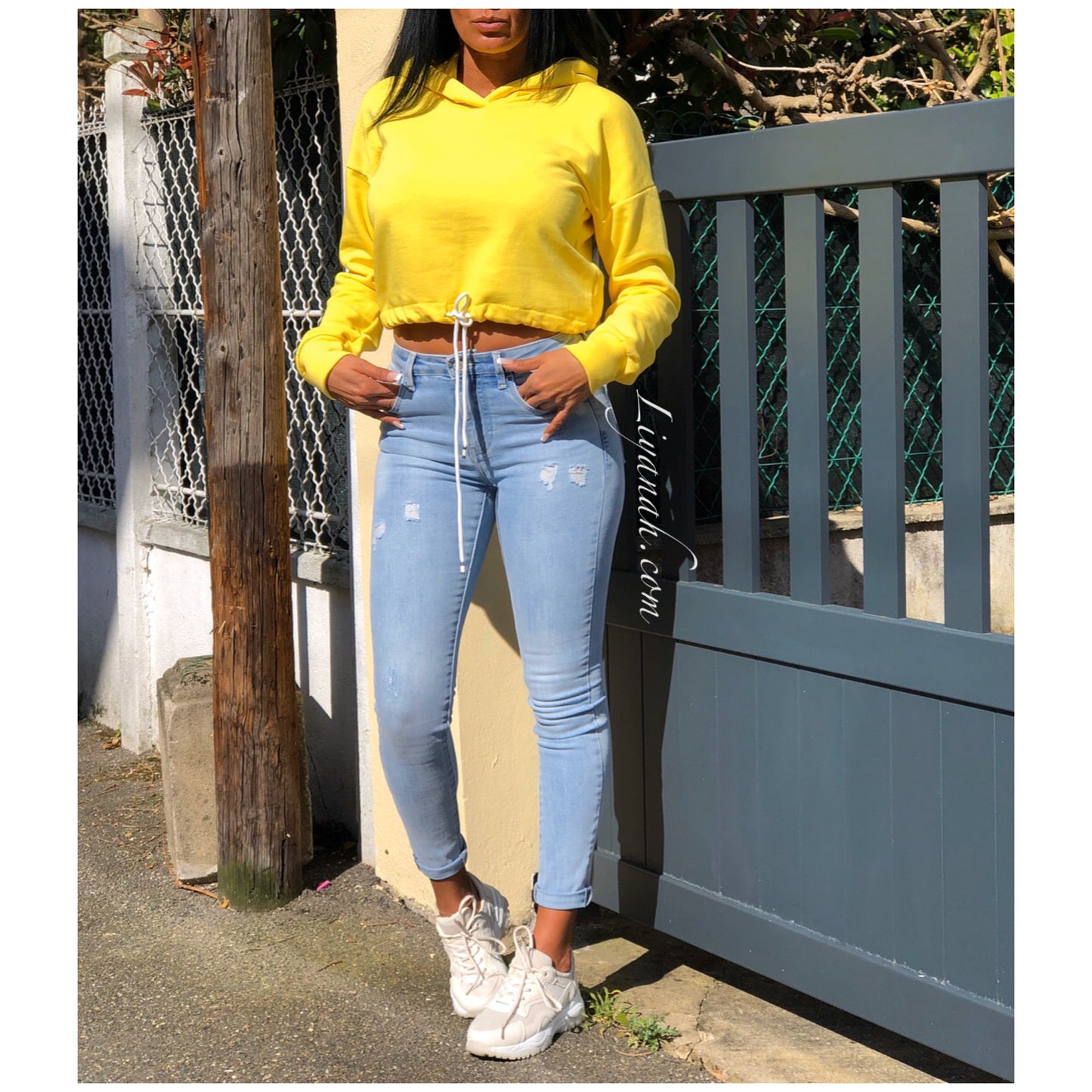 SWEAT Cropped à capuche Modèle EISHA JAUNE