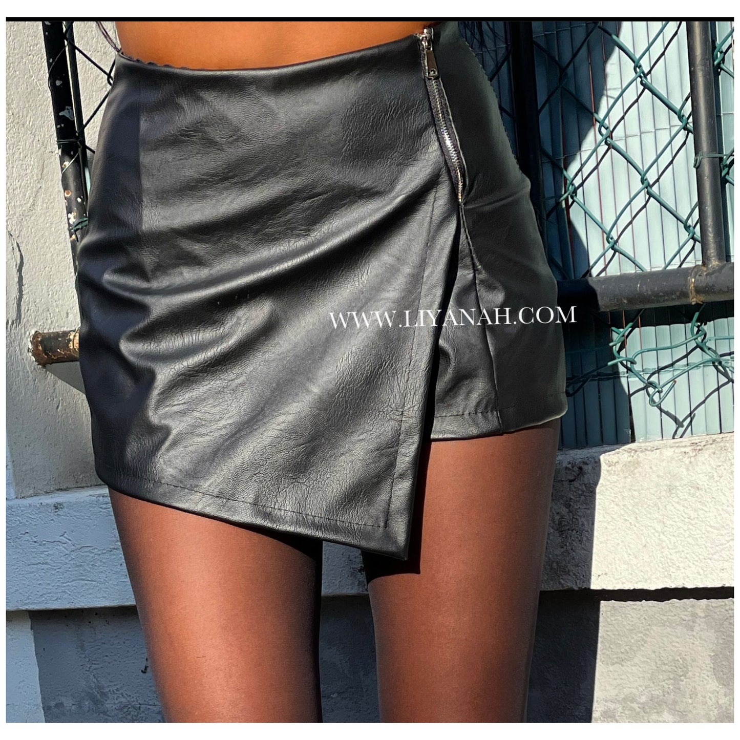 Jupe Short  Modèle LAYA NOIR