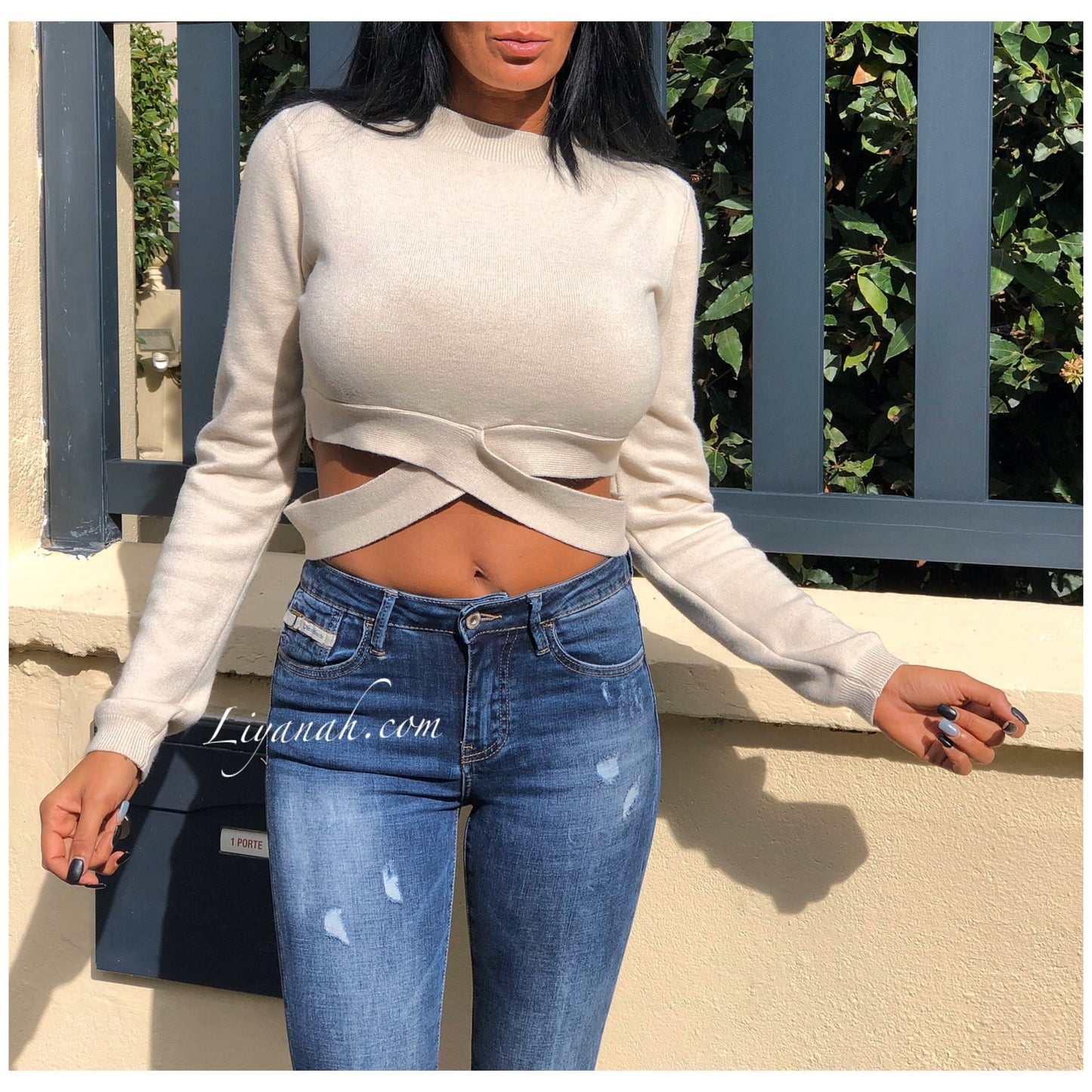 Pull Cropped Modèle SOUYA ÉCRU