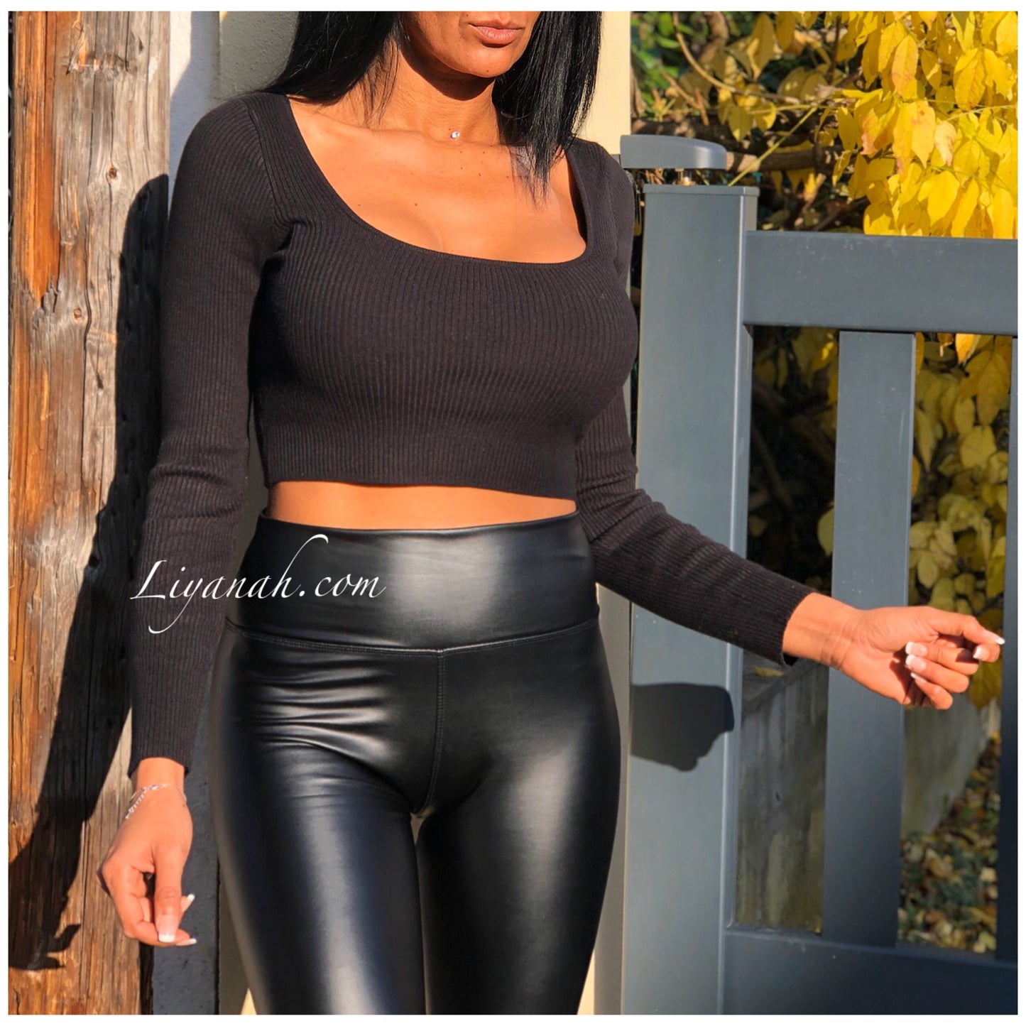 Pull Crop Top Modèle MAVALA NOIR