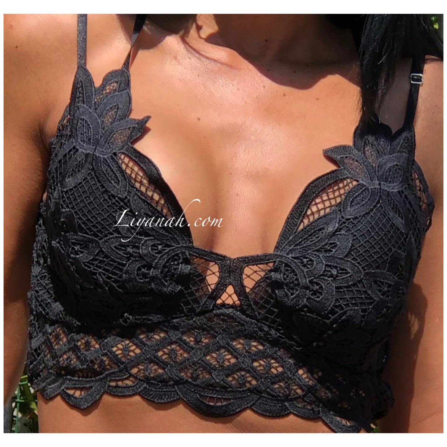 Crop Top Dentelle Modèle KEOLA NOIR