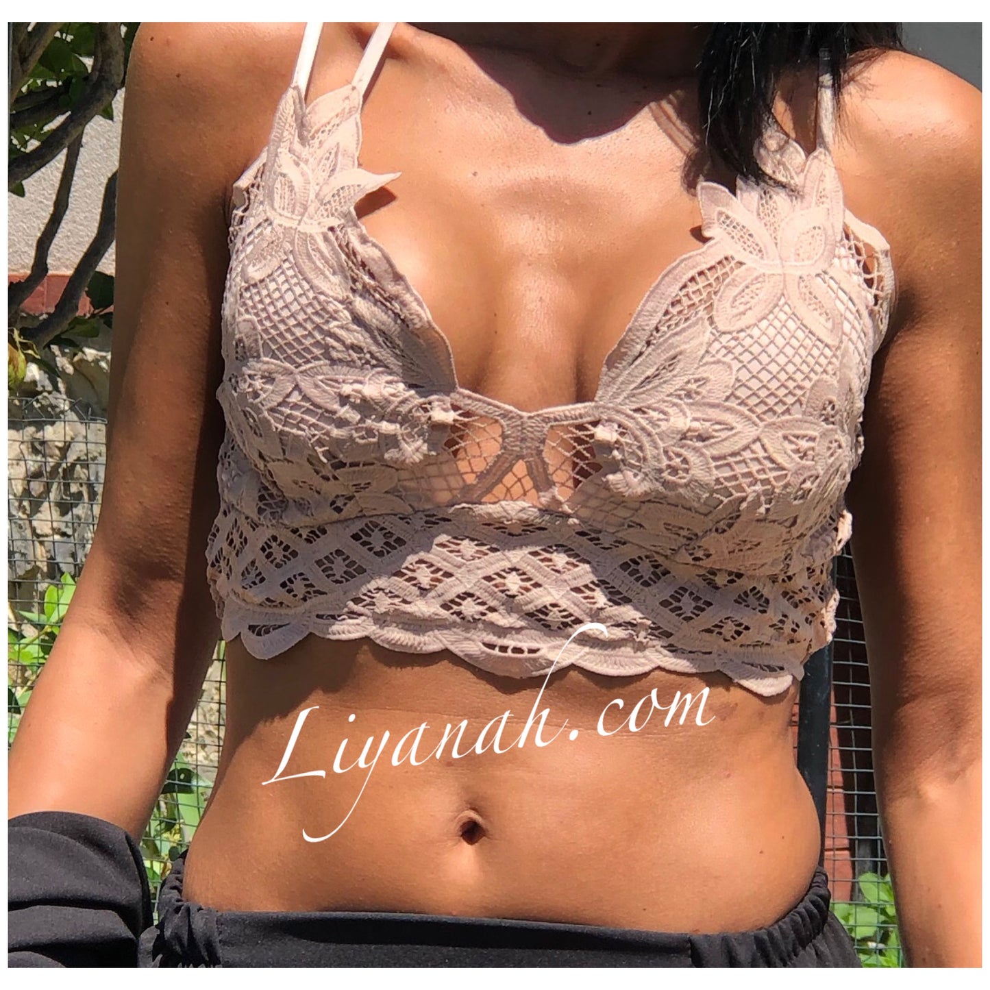 Crop Top Dentelle Modèle KEOLA BEIGE