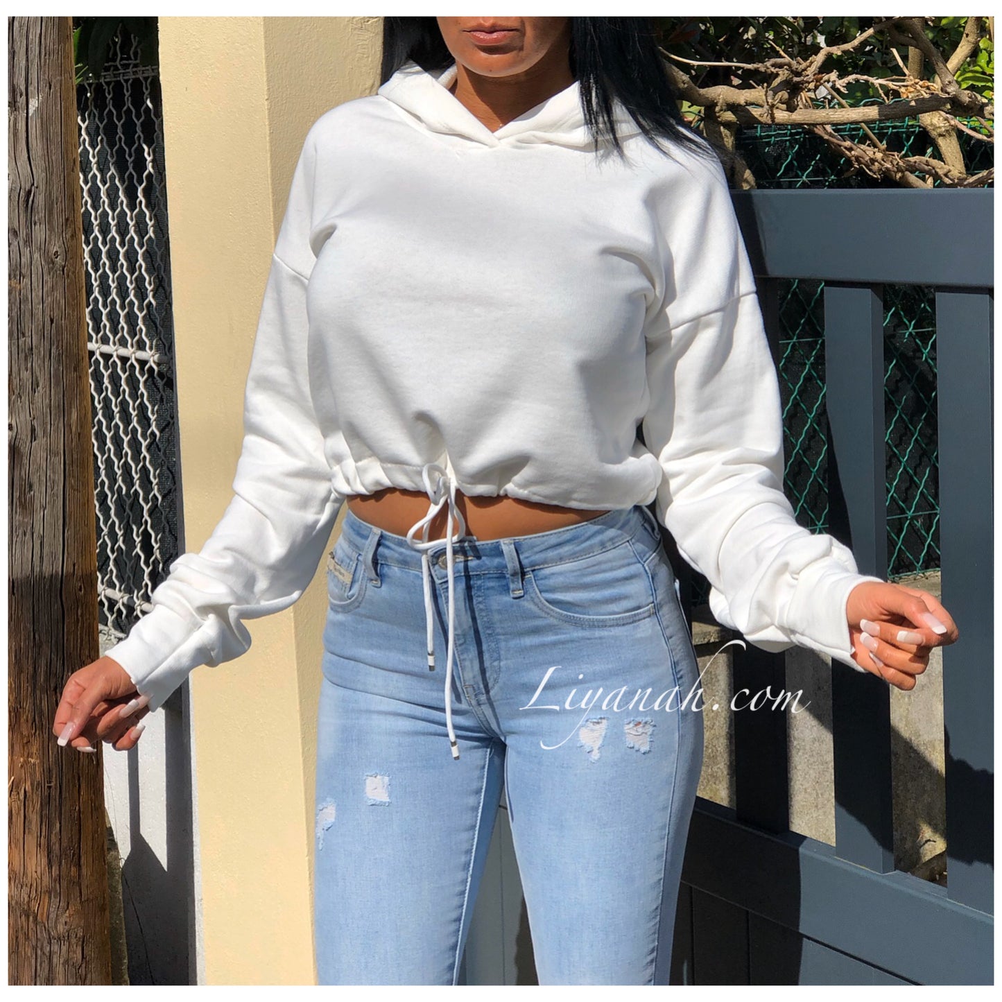 SWEAT Cropped à capuche Modèle EISHA BLANC