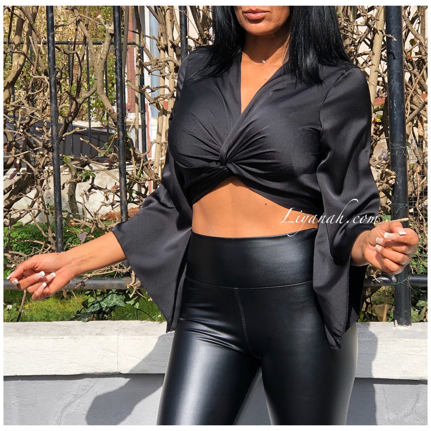 Crop Top Modèle AFELA NOIR