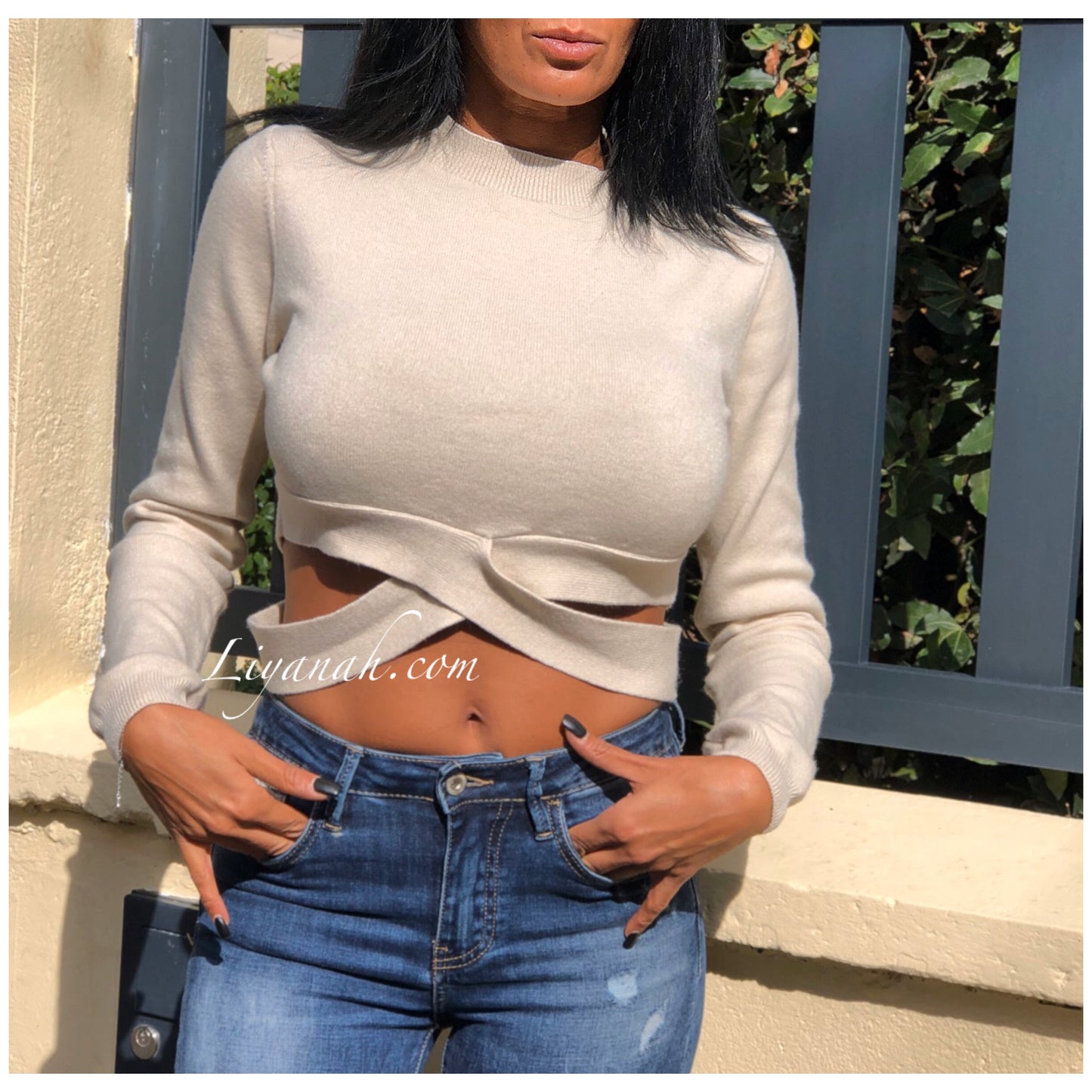 Pull Cropped Modèle SOUYA ÉCRU