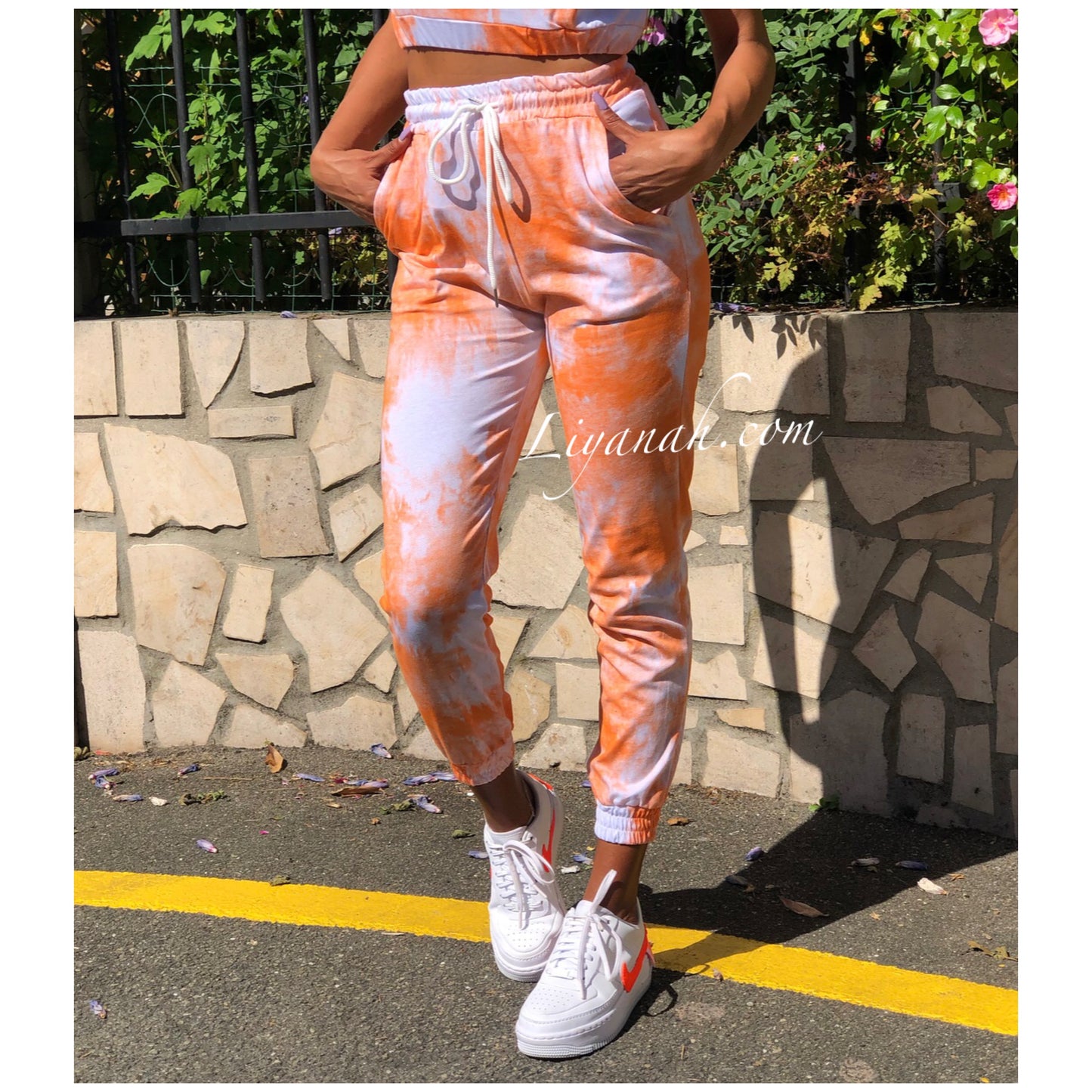 Ensemble Crop Top + Bas de jogging Modèle AMANA ORANGE/BLANC