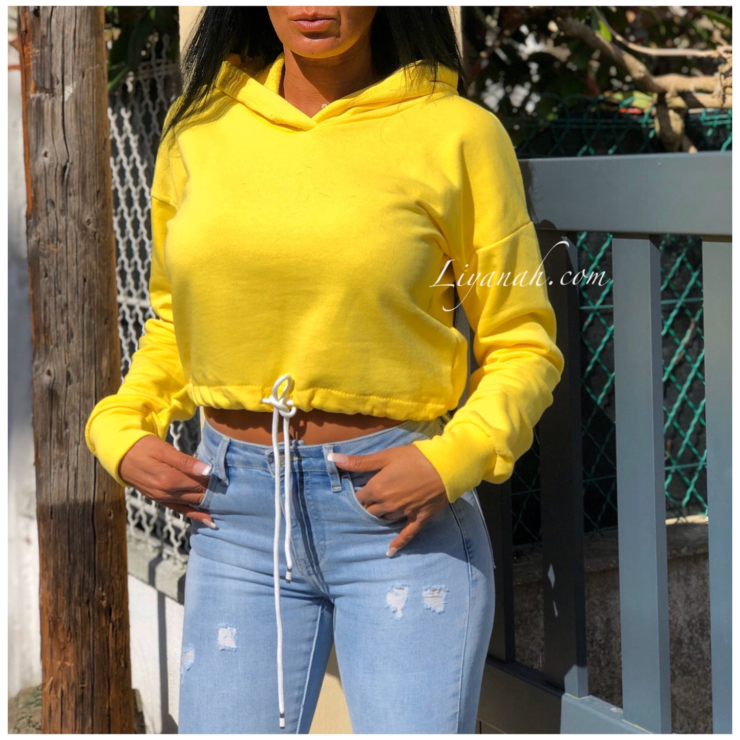 SWEAT Cropped à capuche Modèle EISHA JAUNE