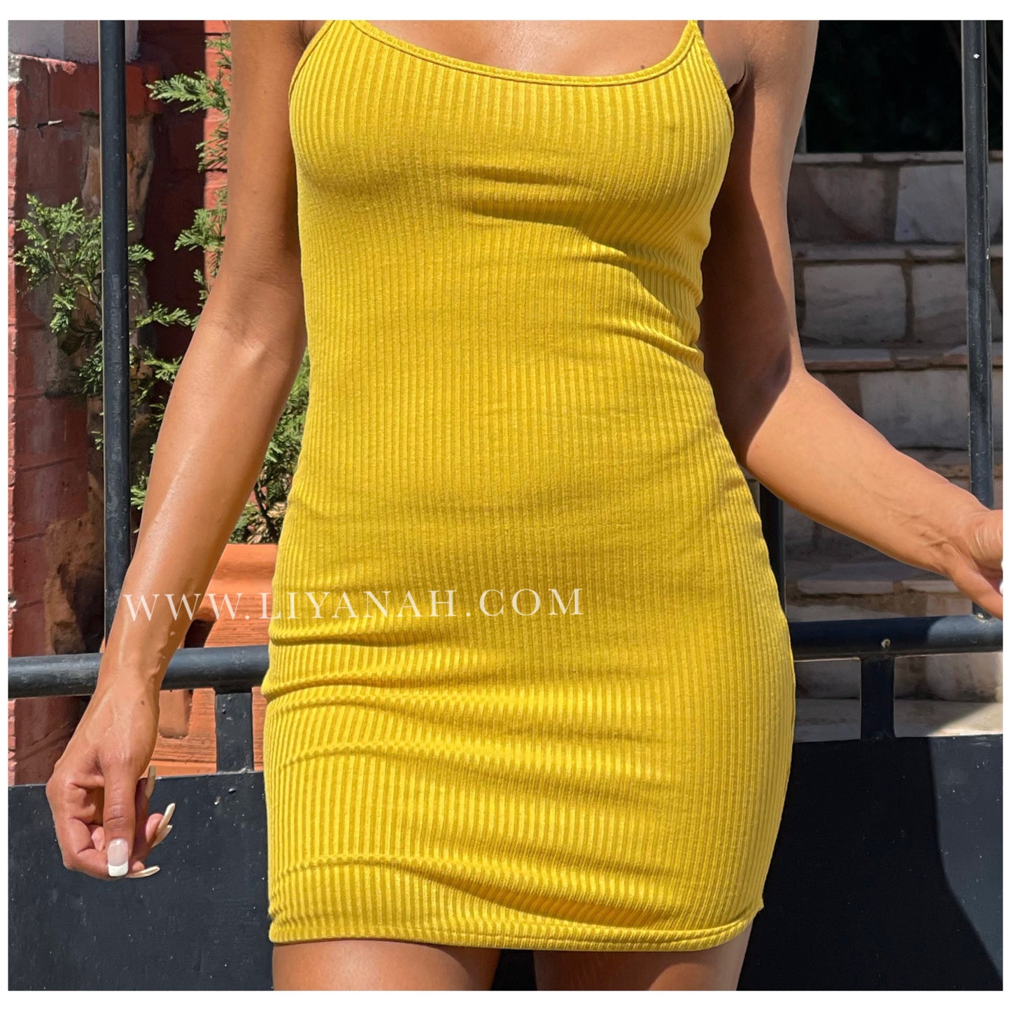 Robe Courte Modèle LYA JAUNE