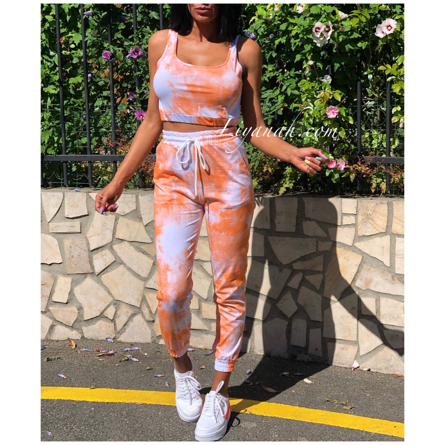 Ensemble Crop Top + Bas de jogging Modèle AMANA ORANGE/BLANC