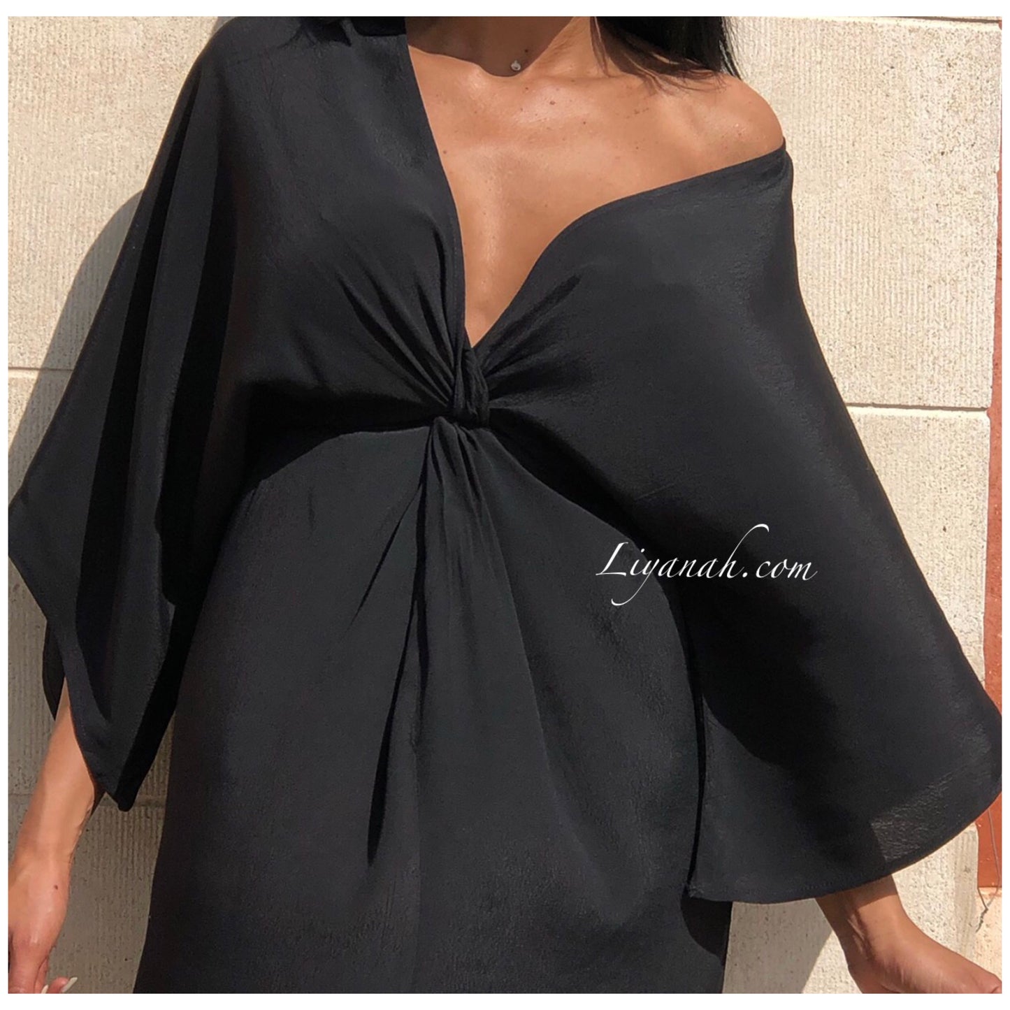 Robe Courte Modèle YELYNA NOIR