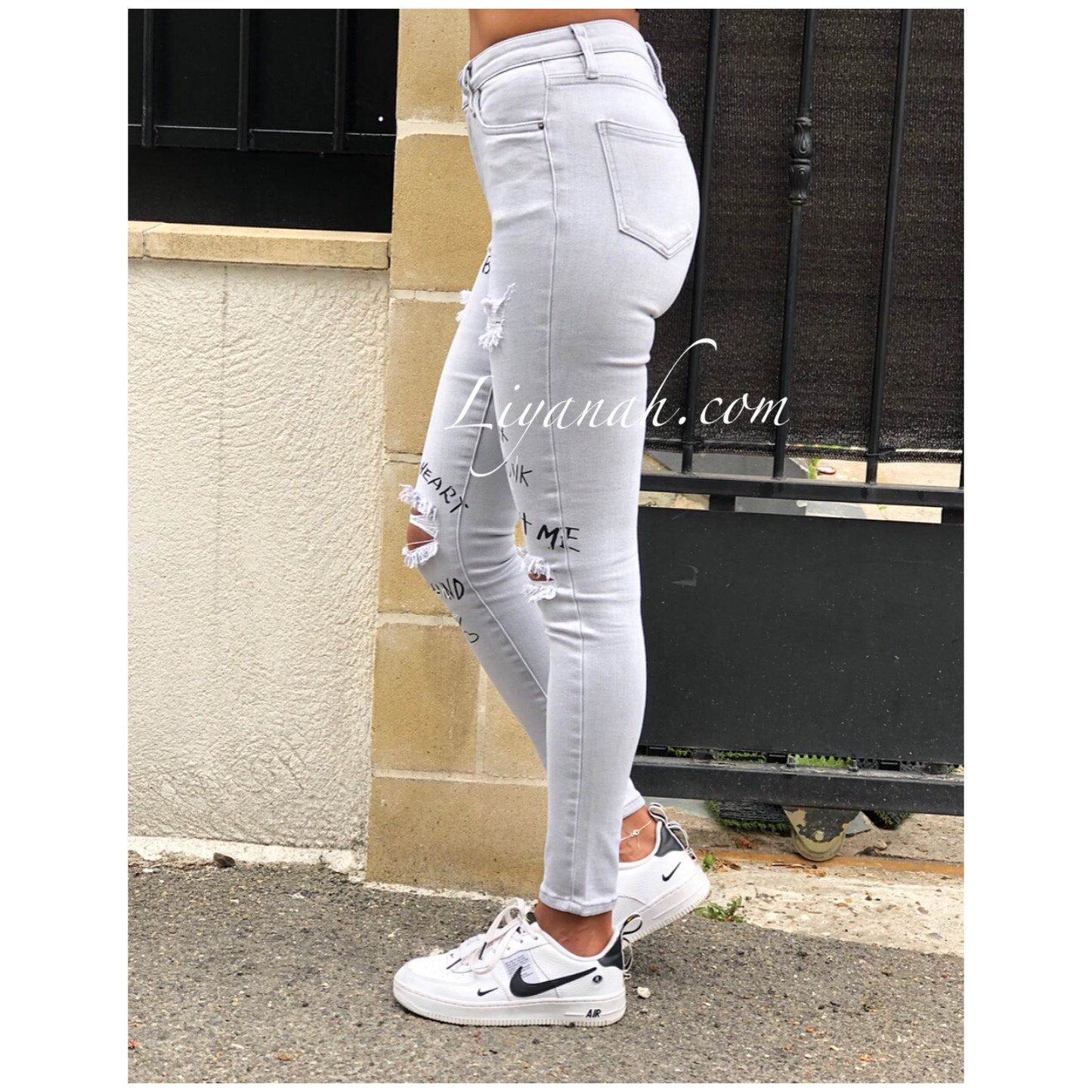 Jean Skinny DESTROY / LIGHT GREY Modèle KIYA avec écritures Noir/Blanc